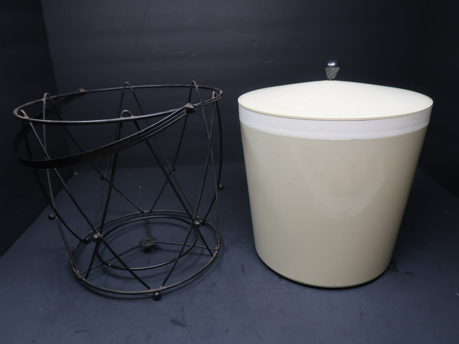 Vintage Thermos Insulated Ice Bucket Model 9940 H 10" x 9" x 9"