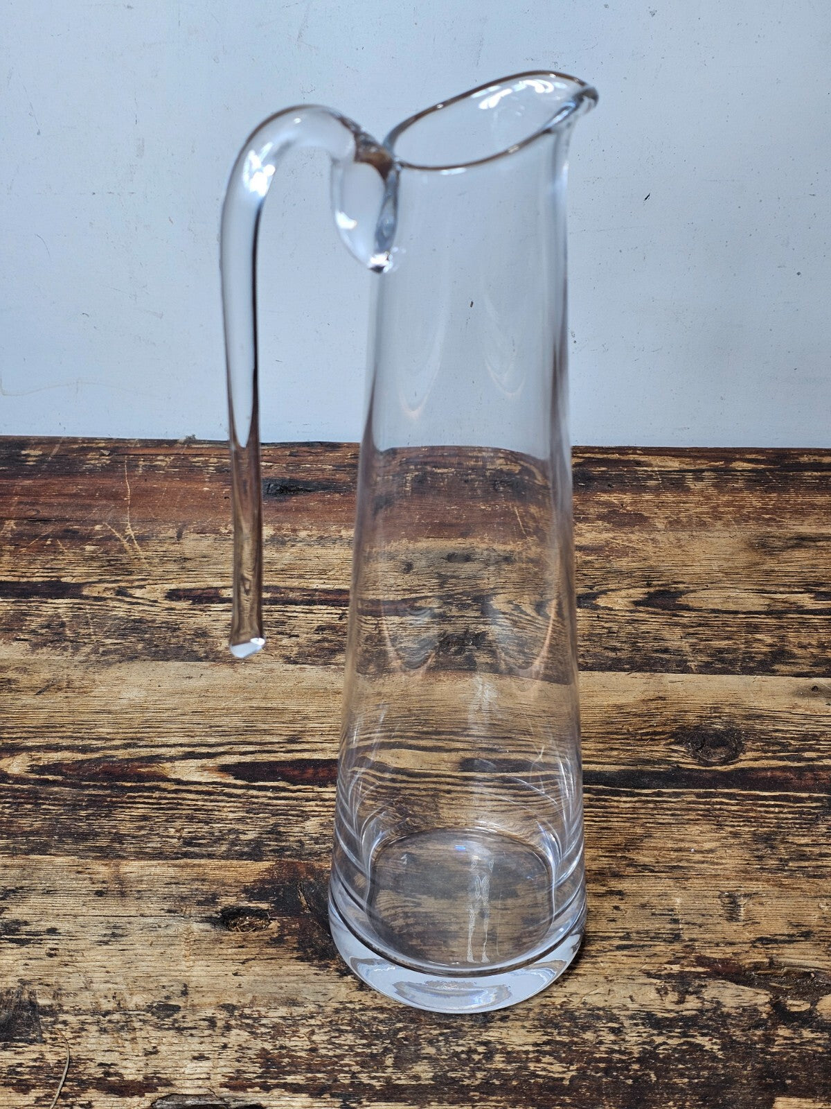 Modern Tapered Glass Pitcher with Top-Mounted Handle 2 Pint Capacity