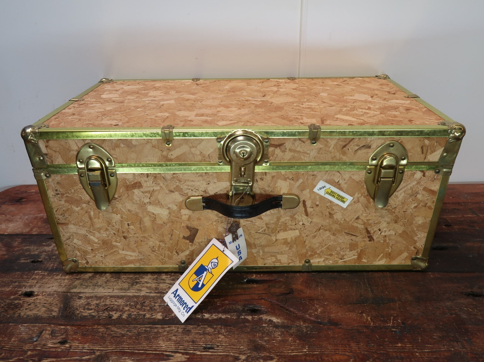 Armored Luggage Mfg Co. Steamer Trunk With Tags & Keys Vintage