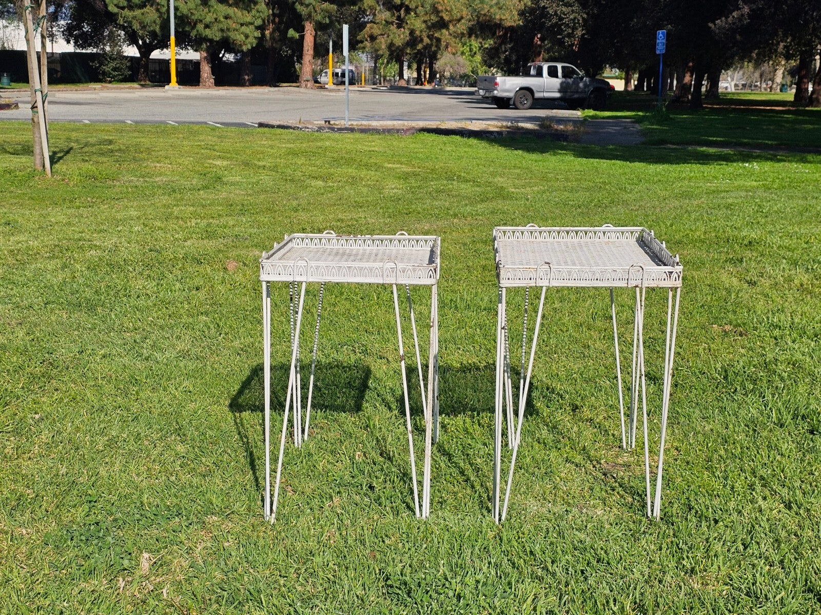 Mid-Century White Gothic Arch Metal Patio Table/Plant Stand Set - Hairpin Legs