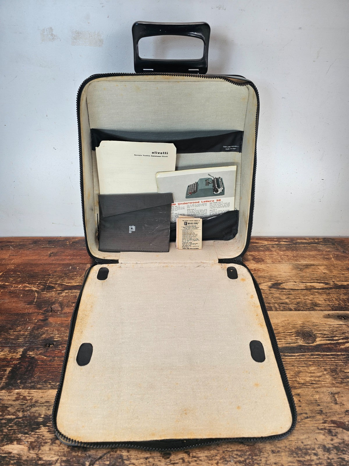 1964 Olivetti Underwood Lettera 32 Typewriter w/ Case