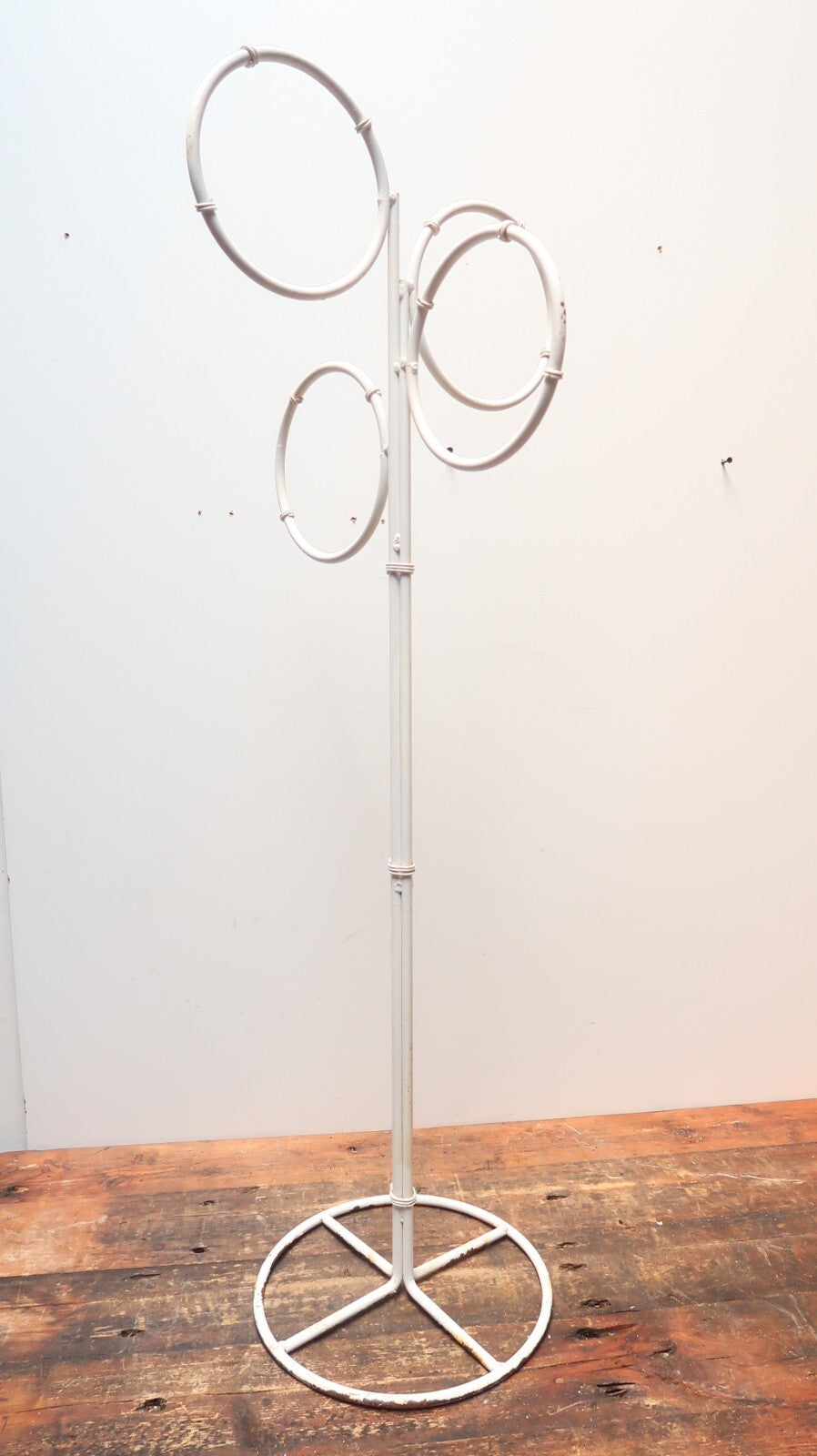 Vintage 4 Ring Towel Stand Shabby Chic White Made of Steel H48.5"