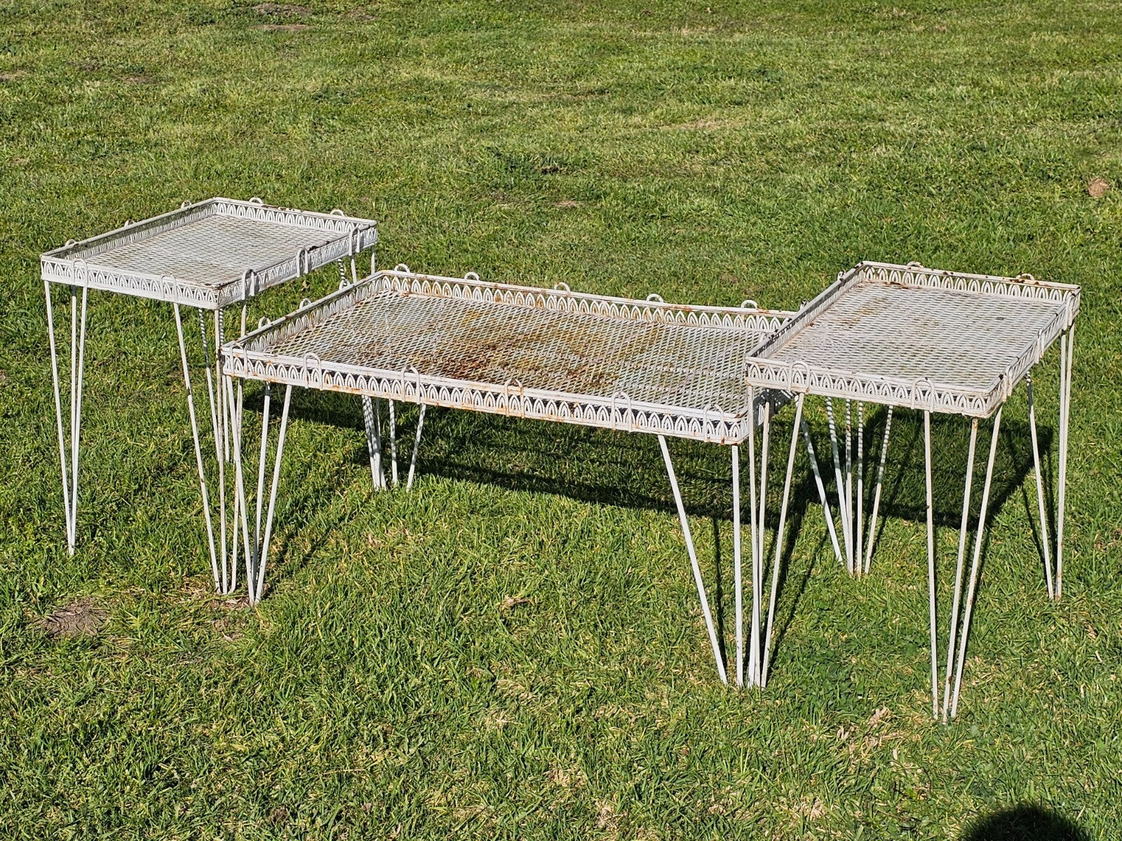 Mid-Century White Gothic Arch Metal Patio Table/Plant Stand Set - Hairpin Legs