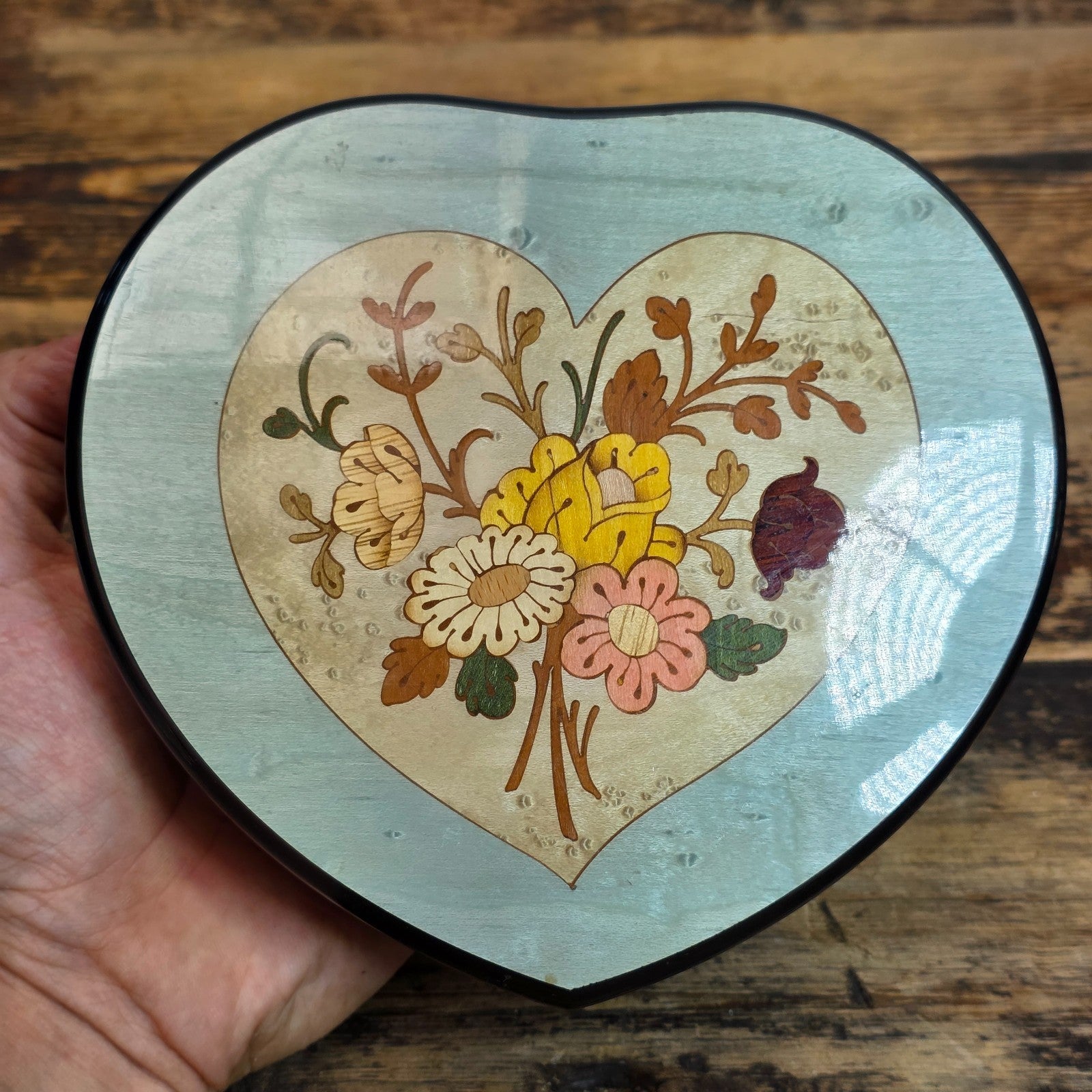 Reuge Inlaid Heart-Shaped Music Box – Sorrento Specialties / Made in Italy