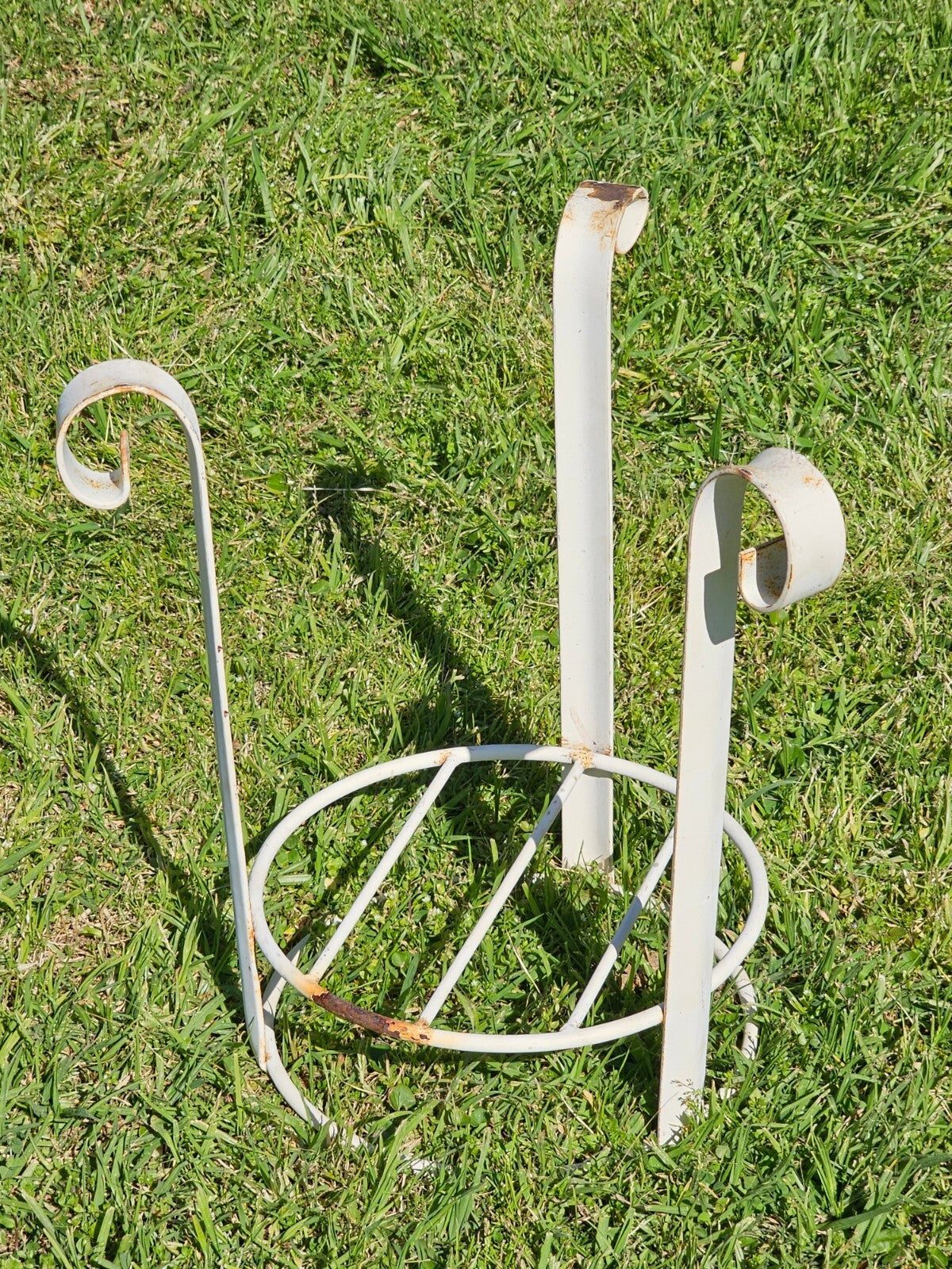Vintage White Metal Scroll-Foot Plant Stand 15"H