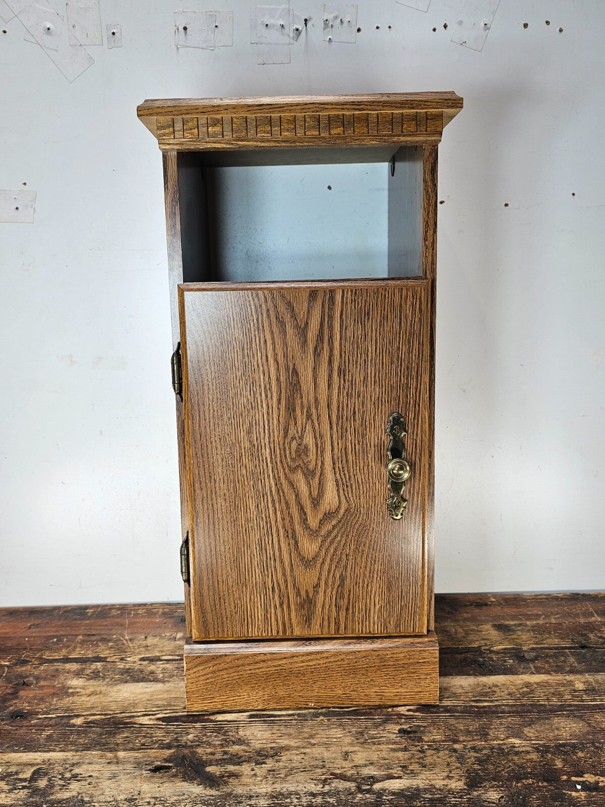 Oak-Look Laminate Nightstand/Side Table Cabinet 27.5"H