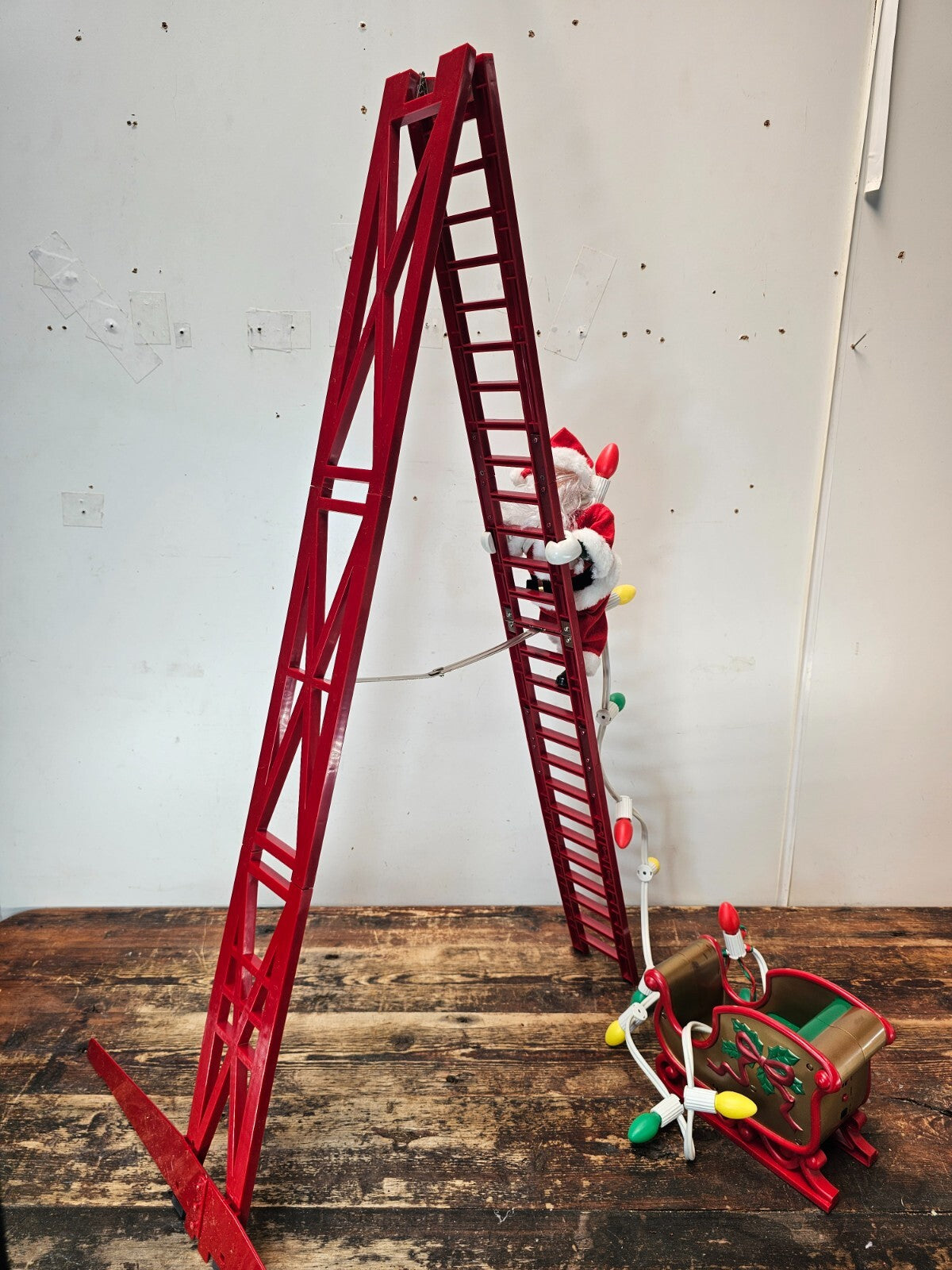 Vintage 1990s Mr Christmas Stepping Santa Ladder Climbing Musical (Works)