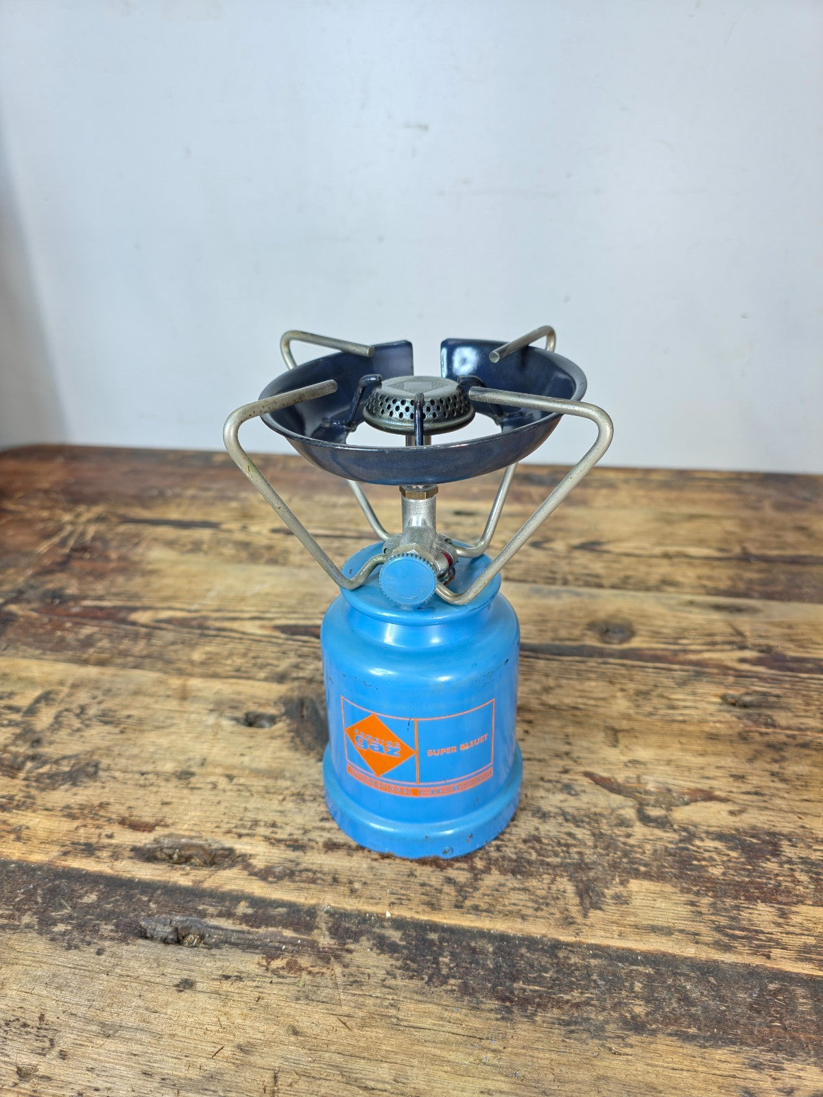 Vintage Camping Gaz “Super Bleuet” Portable Gas Stove – 1970s–80s, France