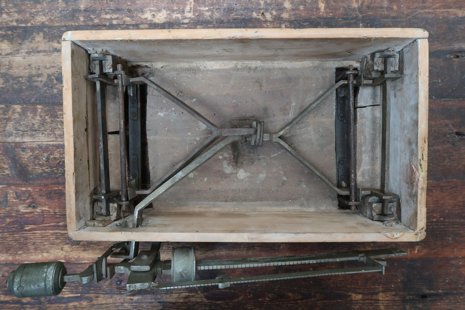 Antique P. VENTI CHILOG Scale Wood and Metal made In Italy