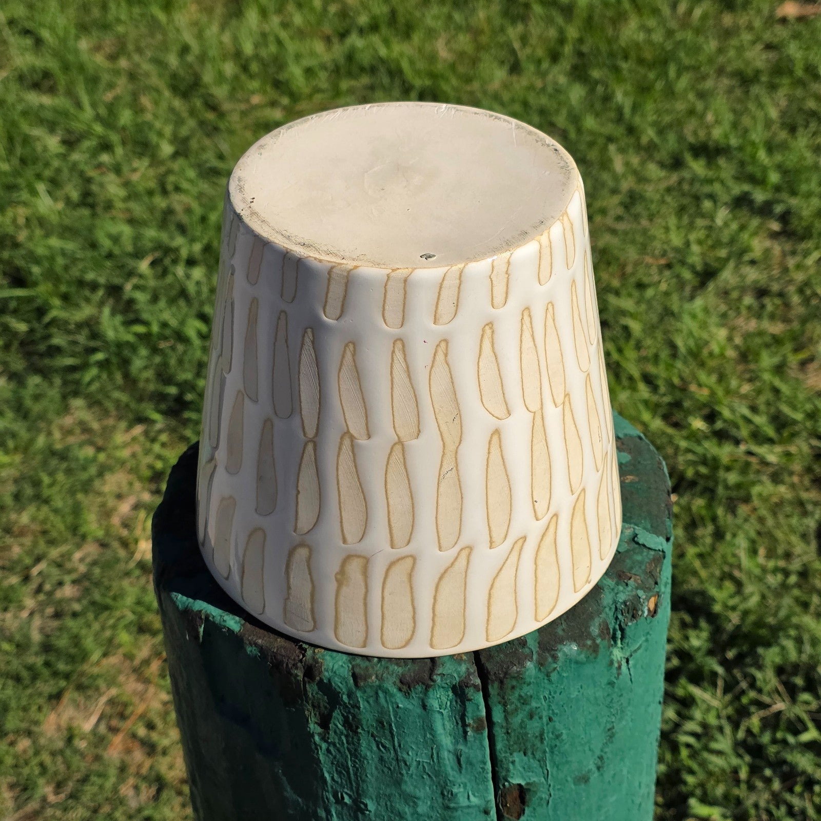 Modern Ceramic Planter with Carved Pattern, 7-Inch Pot