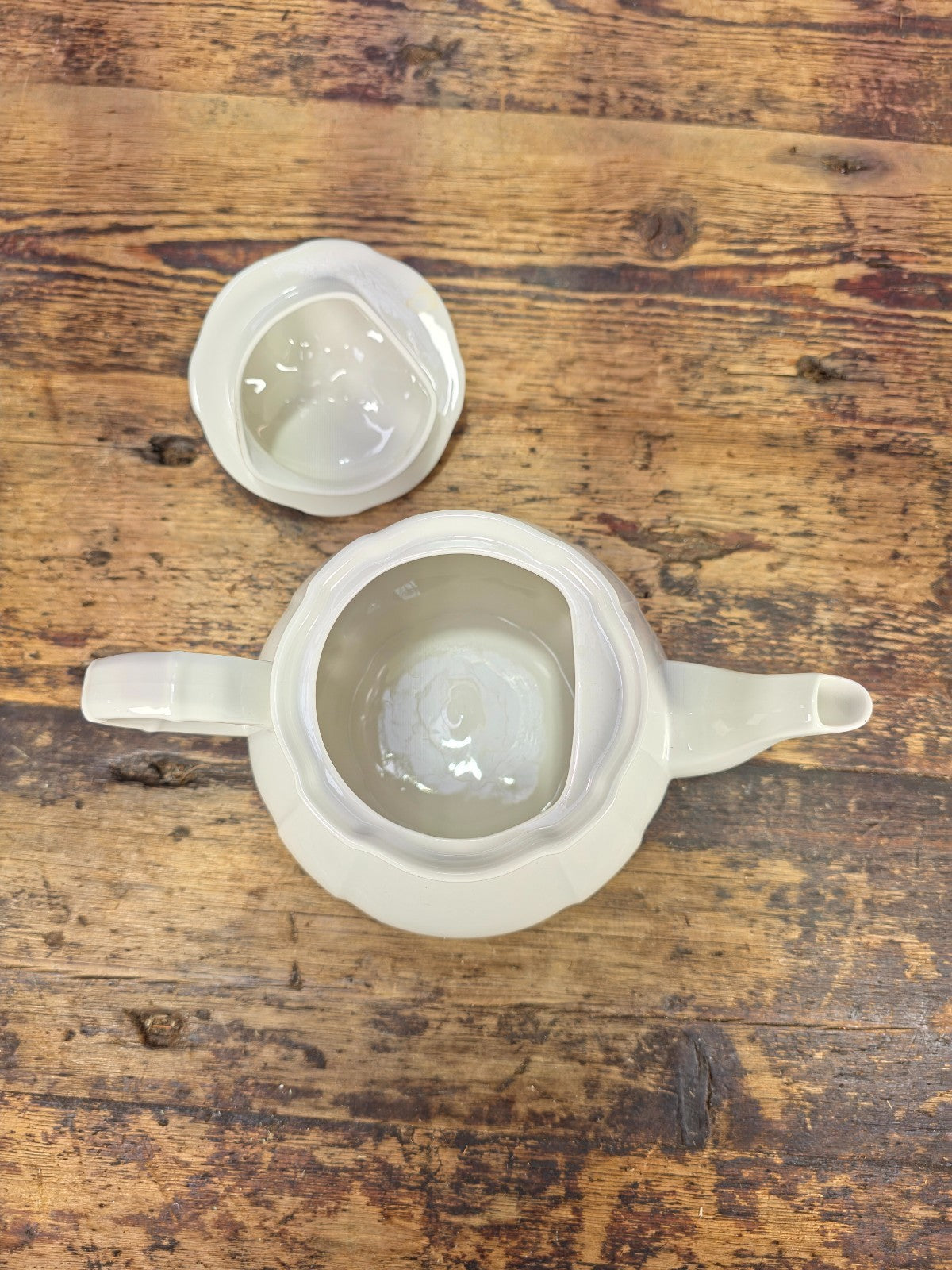 Villeroy & Boch Manoir Teapot & Lid 6 3/4 in, 4 CUP RND/FLAT