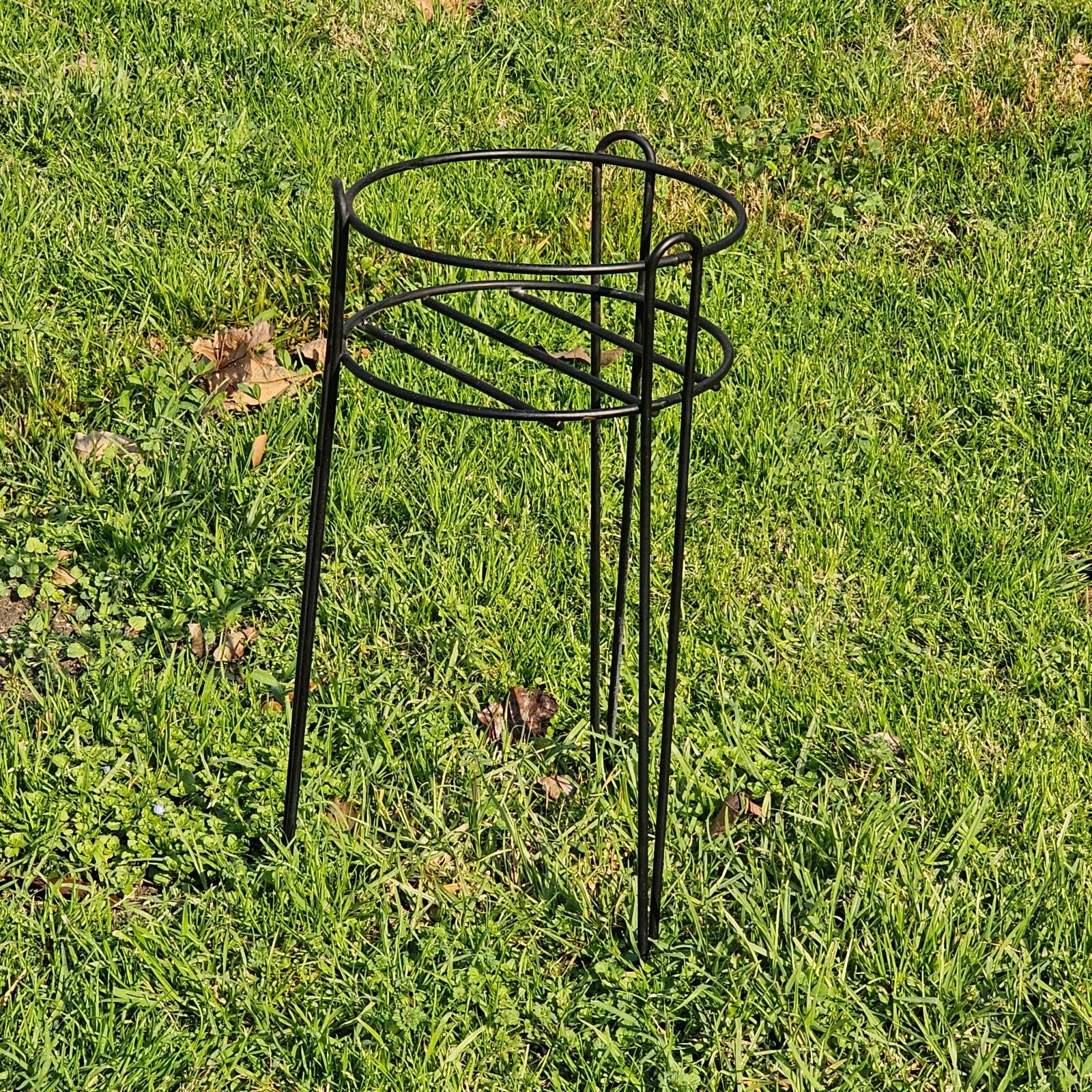Black Metal Wire Plant Stand 21"H