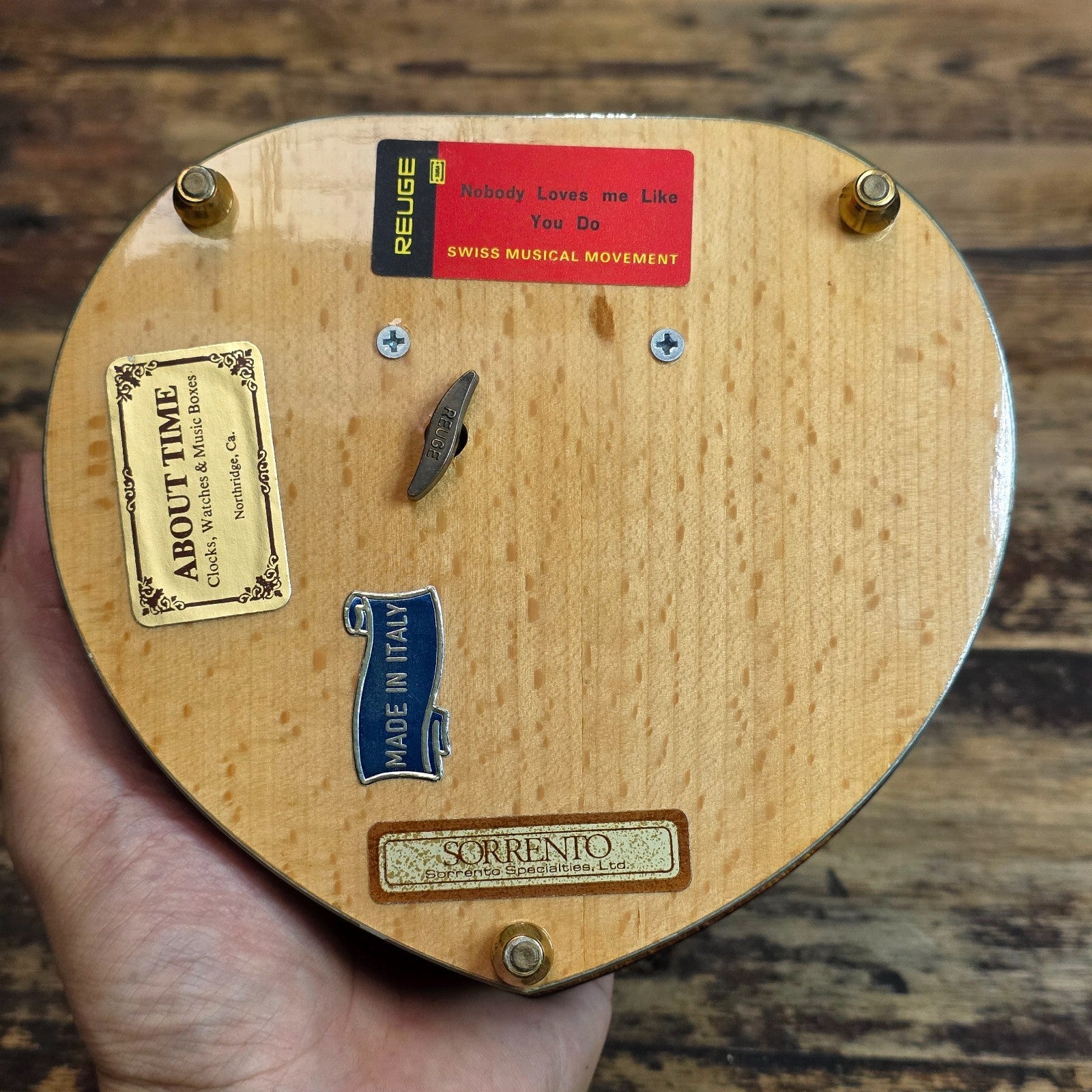 Reuge Inlaid Heart-Shaped Music Box – Sorrento Specialties / Made in Italy