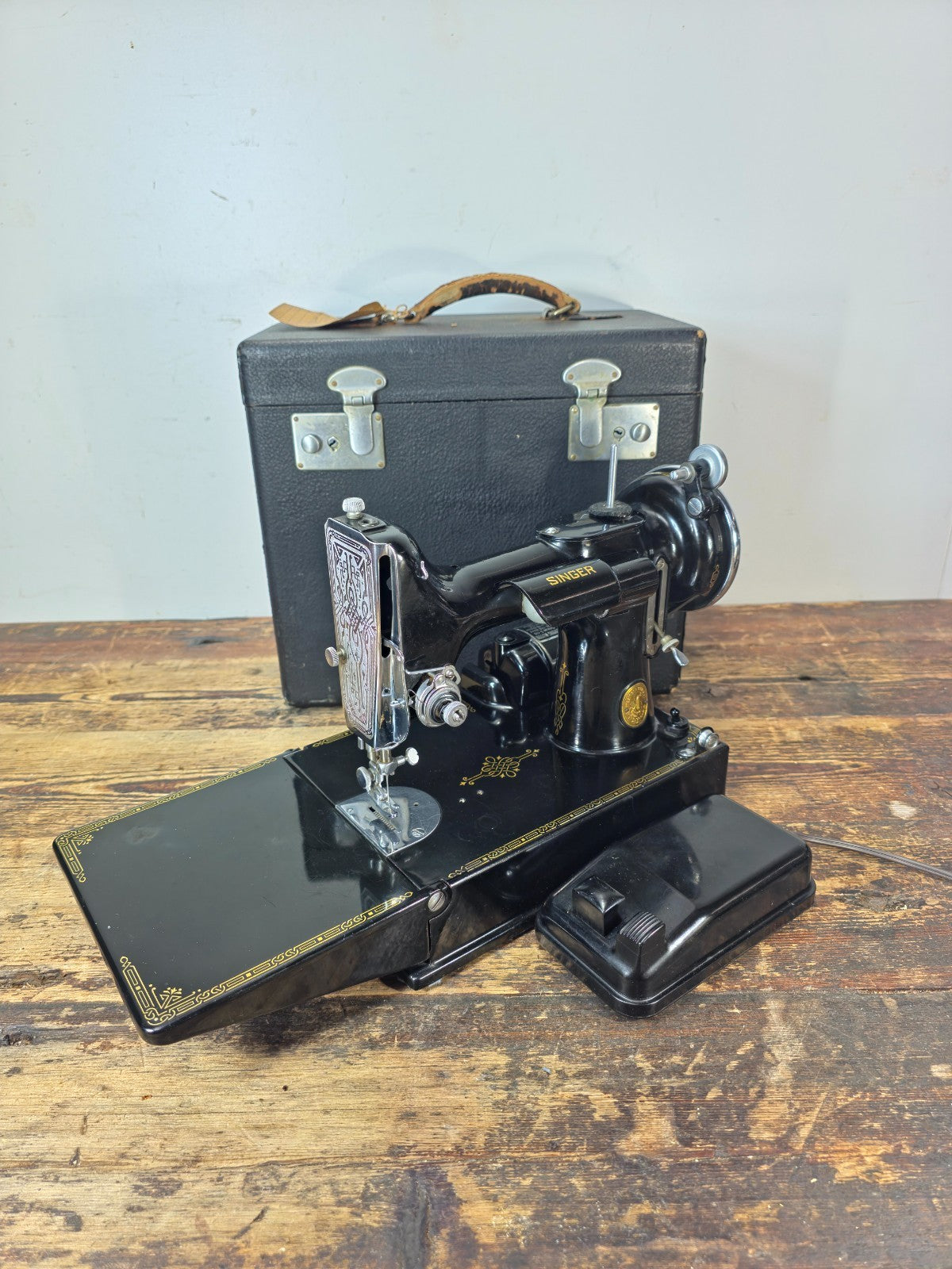 1937 Singer 221 Featherweight AE422265 – Early Scroll Faceplate — Motor Tested