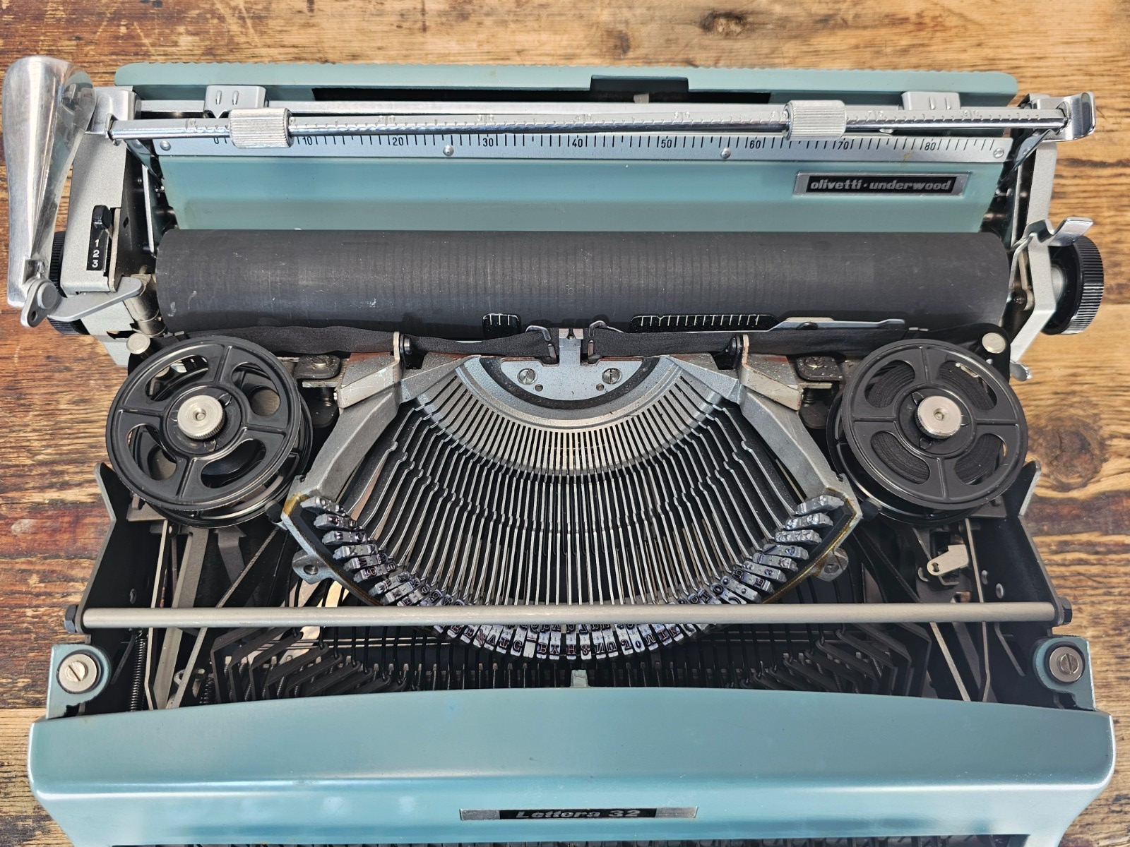 1964 Olivetti Underwood Lettera 32 Typewriter w/ Case