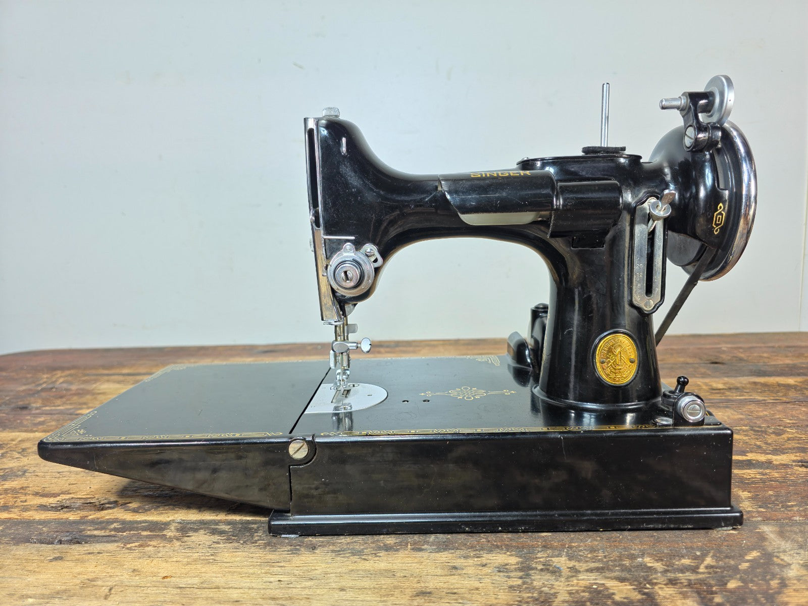1937 Singer 221 Featherweight AE422265 – Early Scroll Faceplate — Motor Tested
