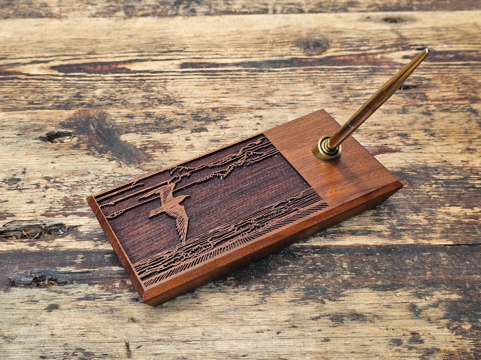 Laser-Engraved American Walnut Seagull Pen Holder