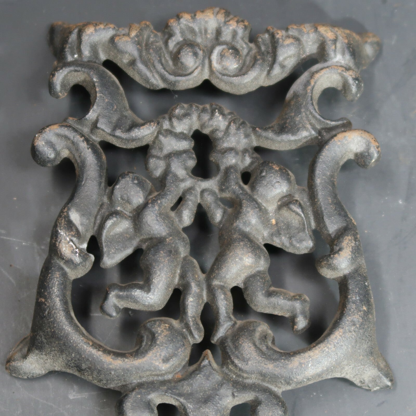 Vintage Wilton Cast Iron Trivet 2 Cherubs 4 Footed L 7.5" x W 4"
