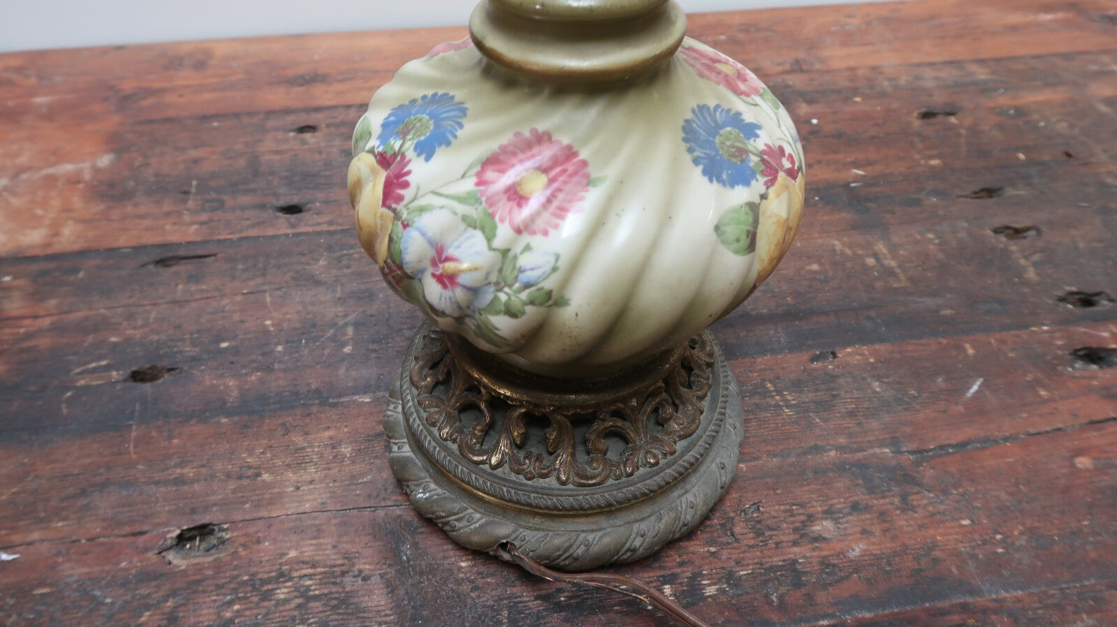 Antique Floral Design Tole and Brass Table Lamp 6.5" x 6.5" x H32.5" (To Harp)