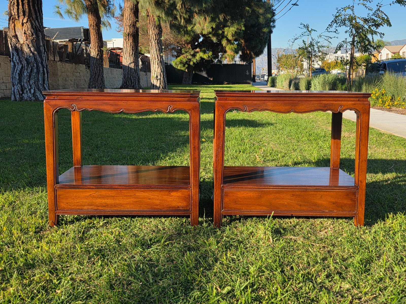 Pair of Henredon Wooden Side Tables / End Tables