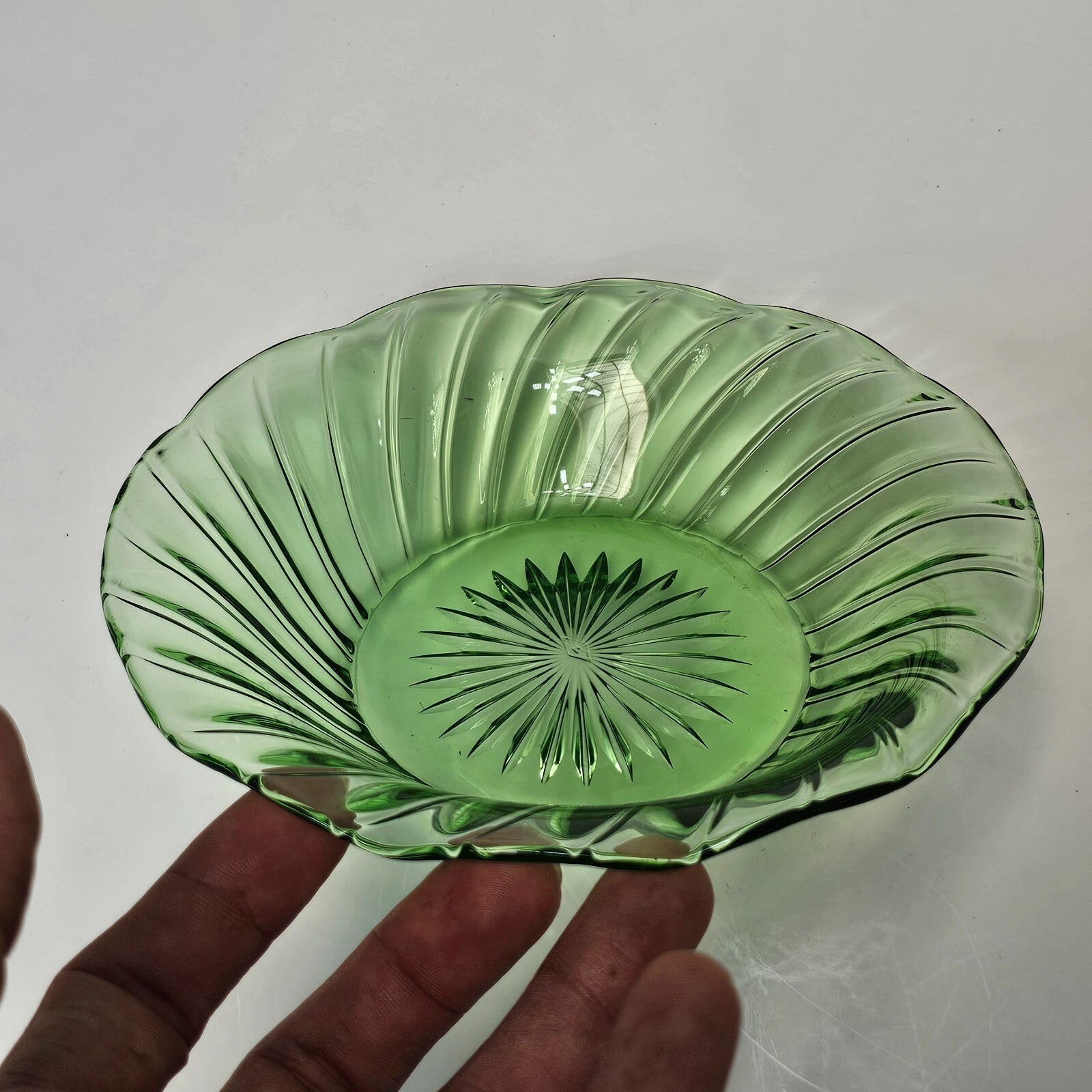 Heisey Moongleam Marcel Wave Swirl Green 6 3/8" Baked Apple Bowl