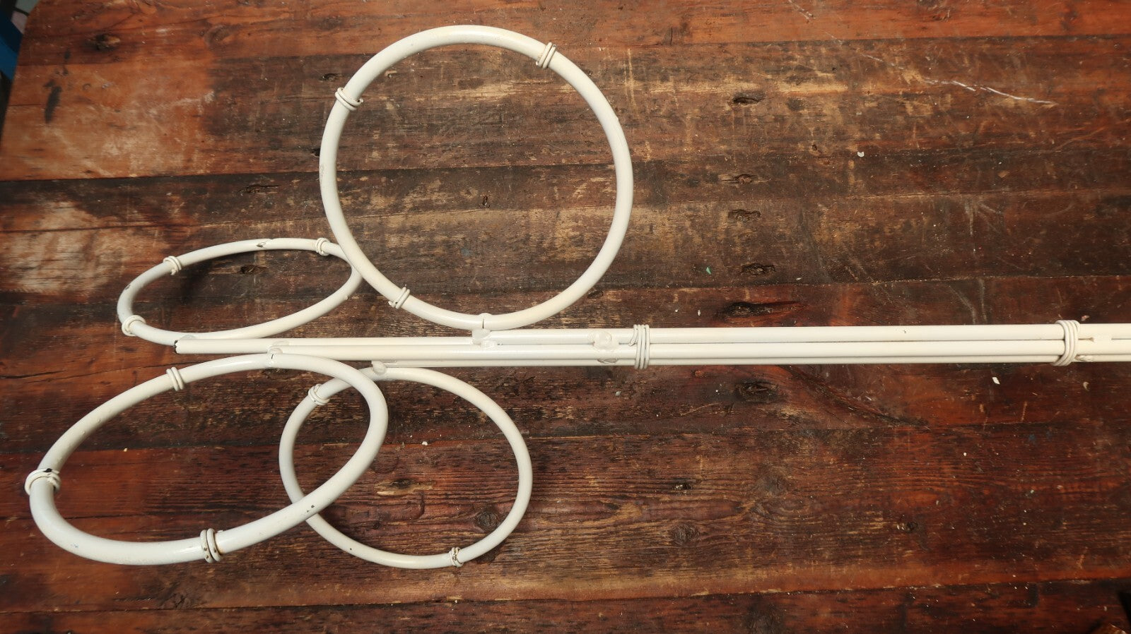 Vintage 4 Ring Towel Stand Shabby Chic White Made of Steel H48.5"