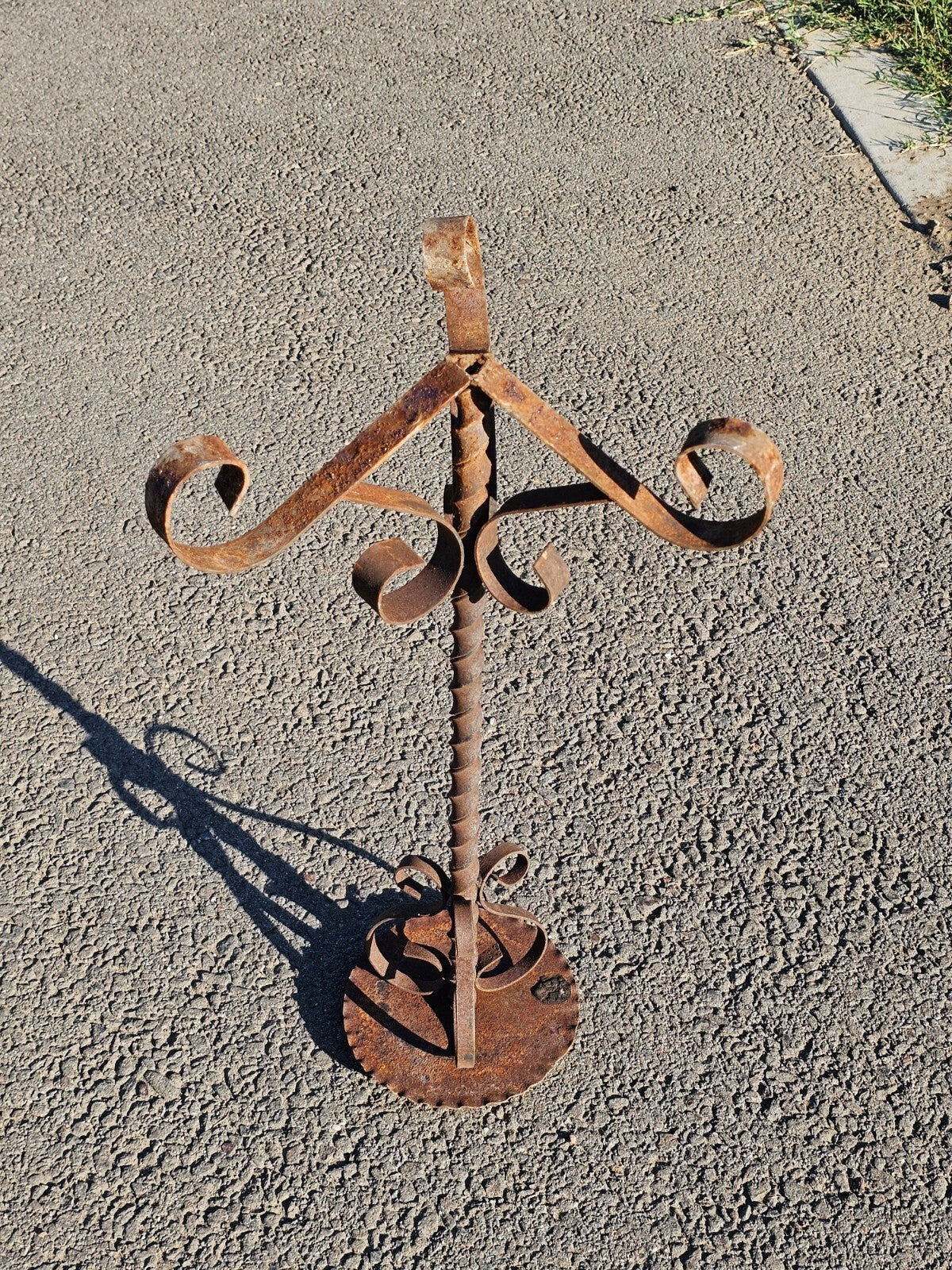 Rusty Scrolled Metal Candle Holder / Plant Stand 20.5"H