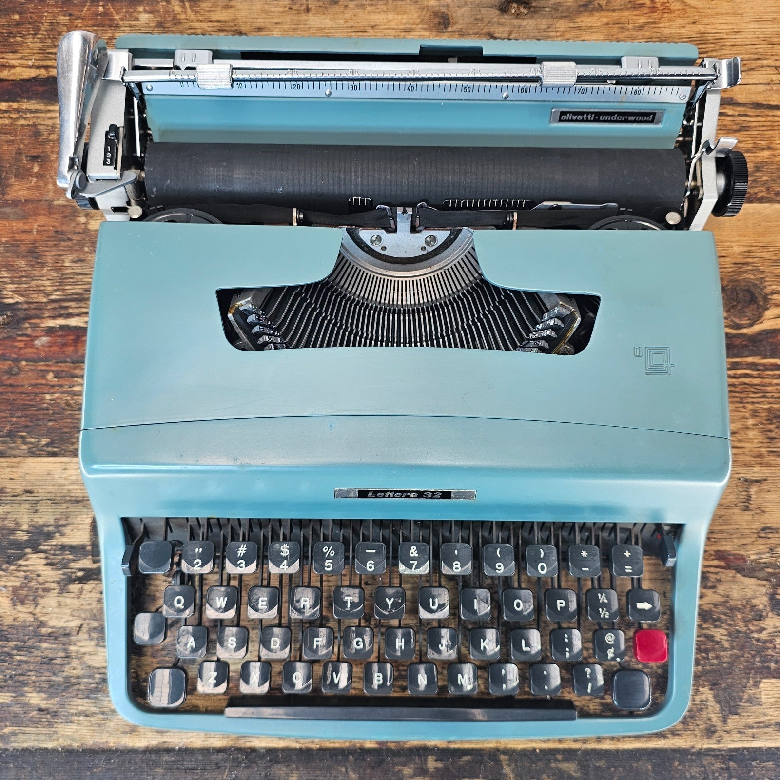 1964 Olivetti Underwood Lettera 32 Typewriter w/ Case