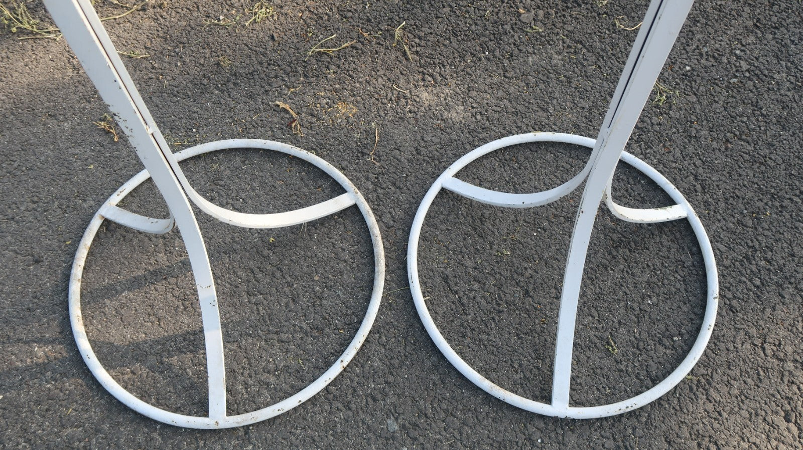 2 Vintage Free Standing Steel Stanchions 40.5" White Aisle Divider (D)