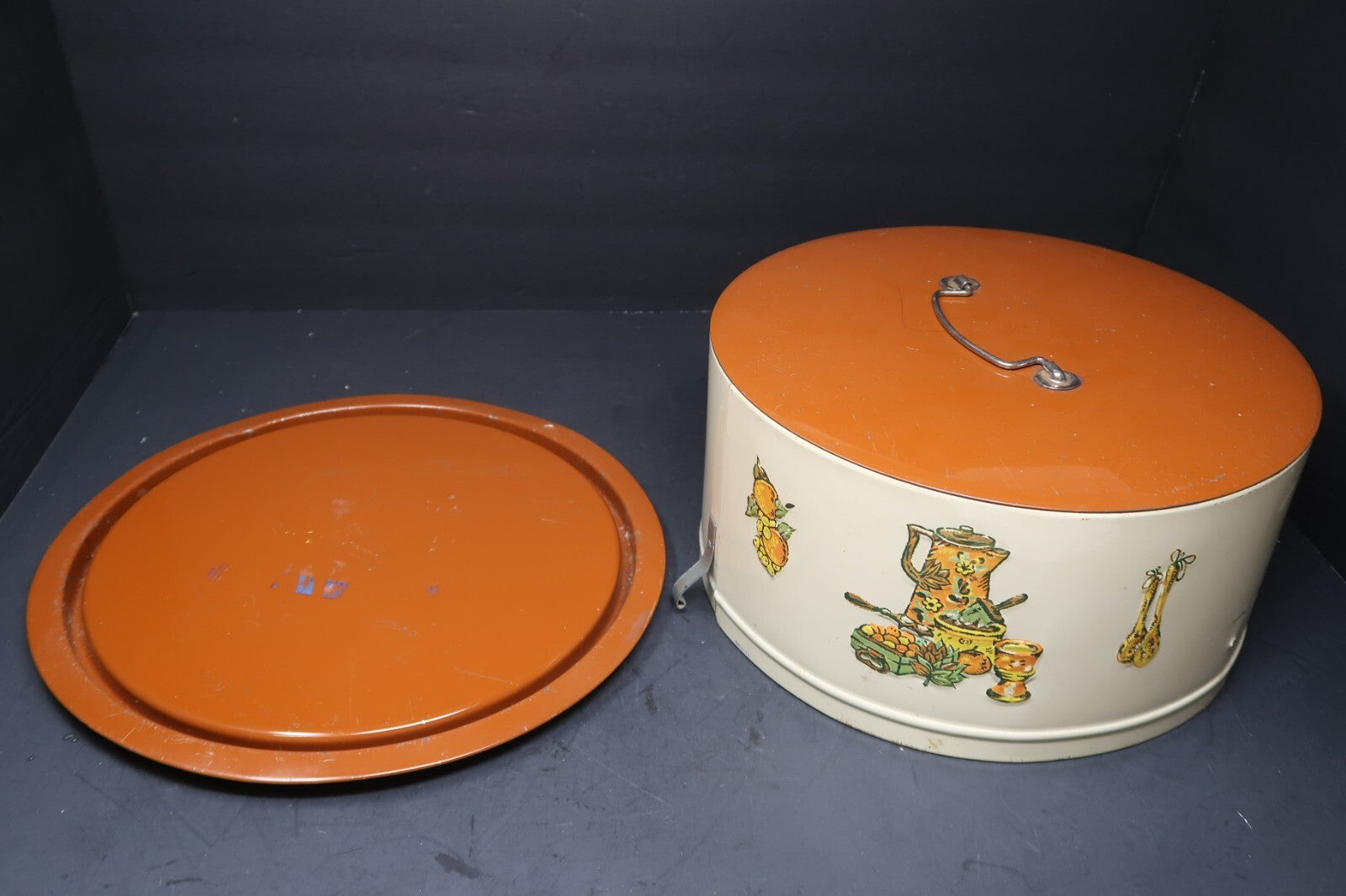 Decoware Metal Cake Pie Carrier Tin 11.5" x 11.5" x H 5.5"