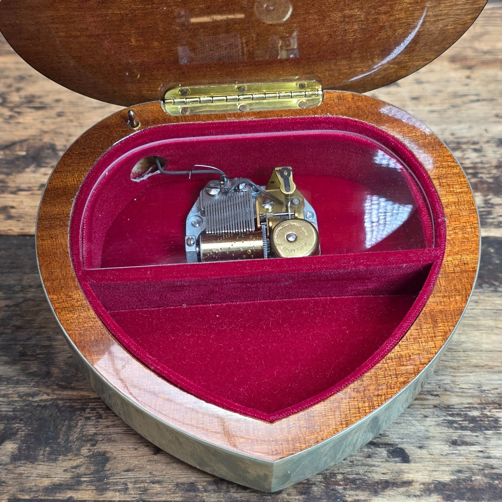 Reuge Inlaid Heart-Shaped Music Box – Sorrento Specialties / Made in Italy