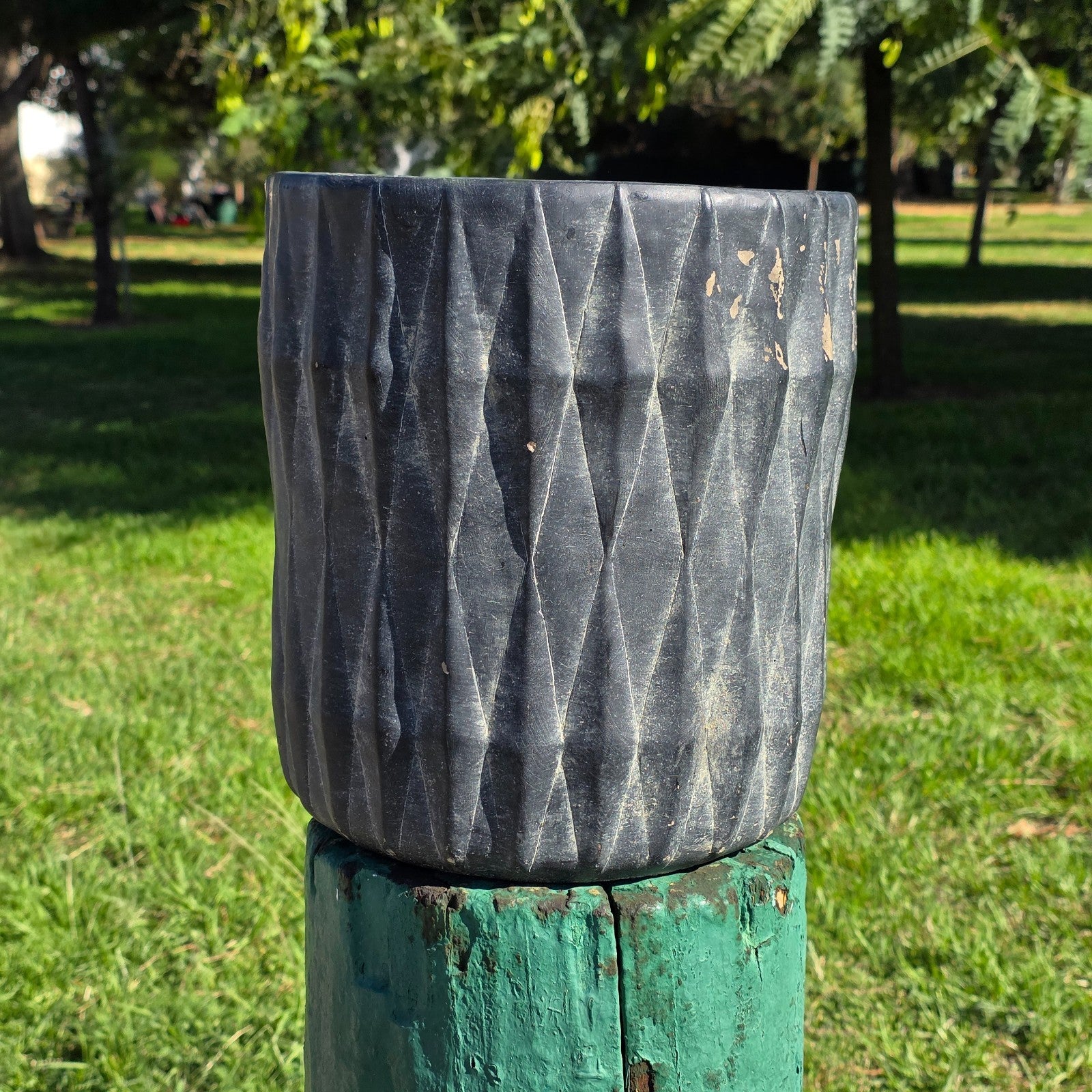 Graphite Fiber-Cement Faceted Planter Diamond Texture 10"Dia x 11"H