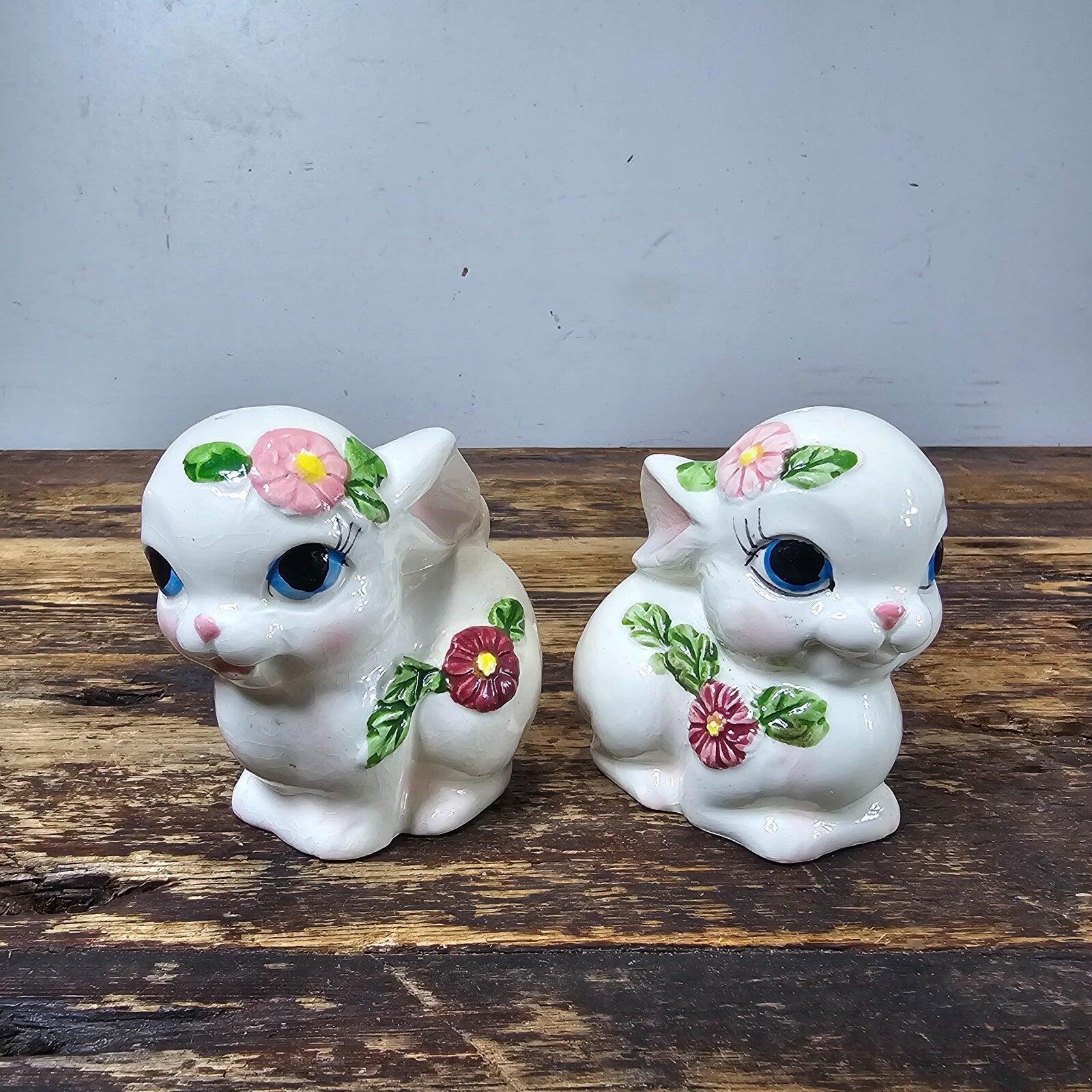 Vintage White Bunny Rabbits SALT & Pepper Shakers Floral Design Made In Japan