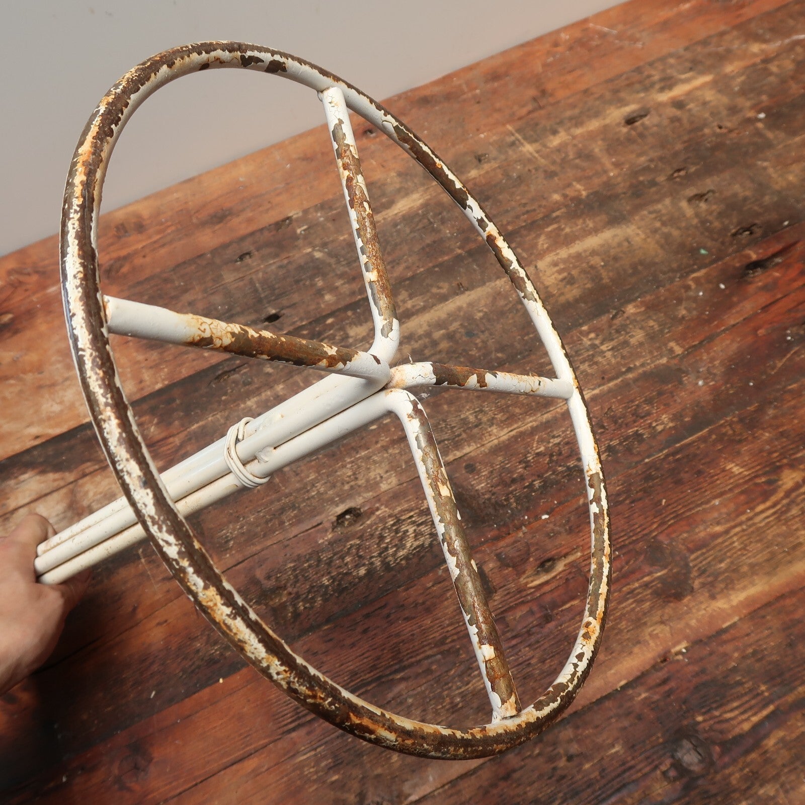 Vintage 4 Ring Towel Stand Shabby Chic White Made of Steel H48.5"