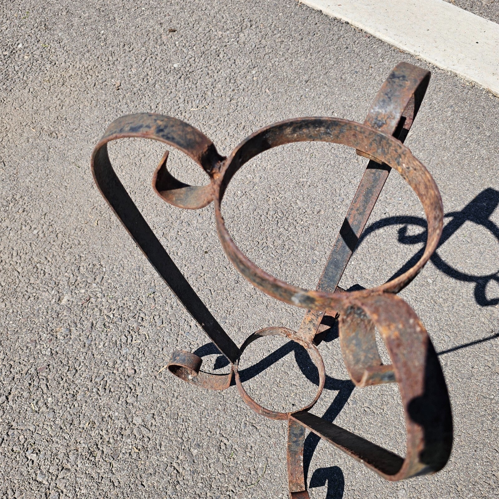 Rusty Scrolled Metal Plant Stand 23"H