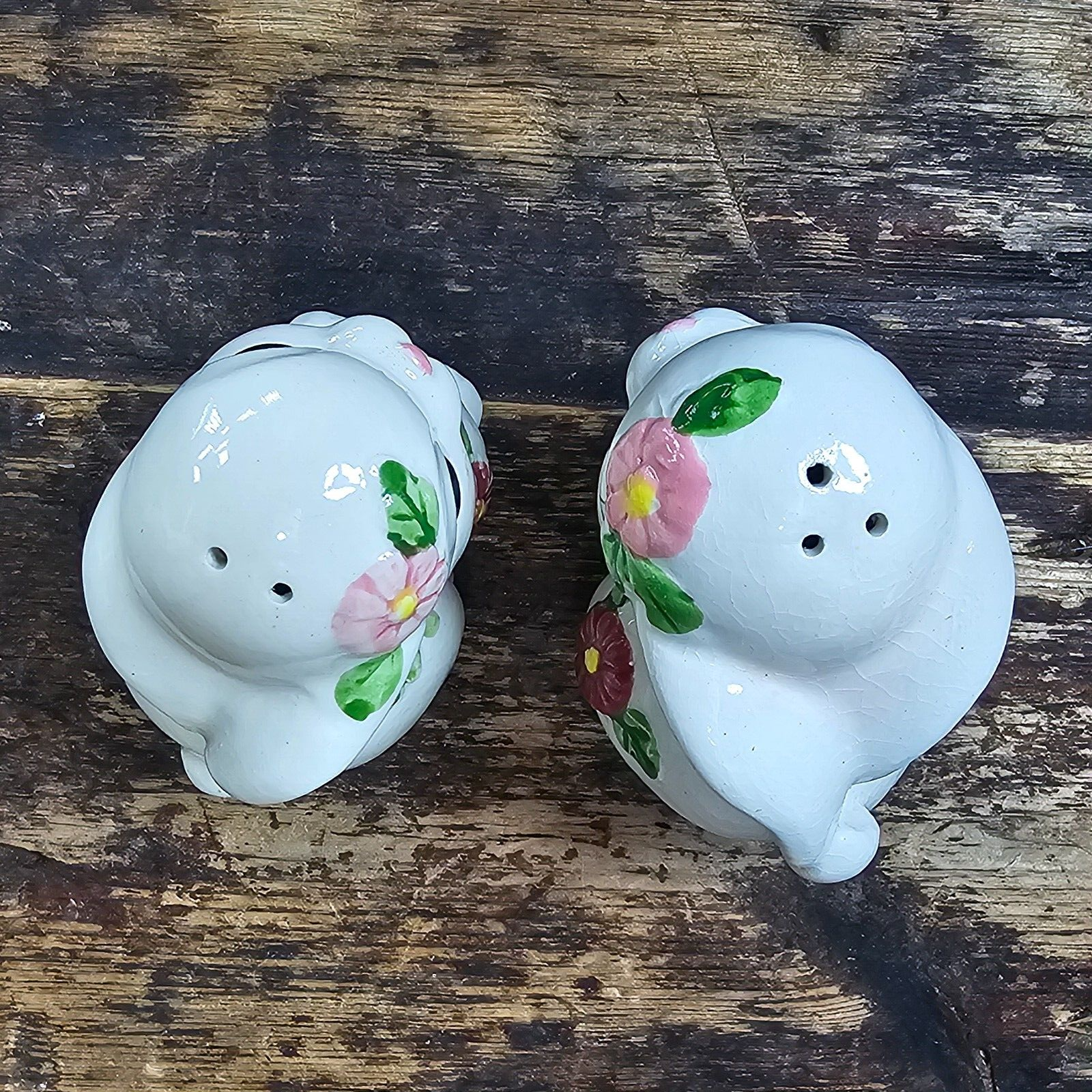 Vintage White Bunny Rabbits SALT & Pepper Shakers Floral Design Made In Japan
