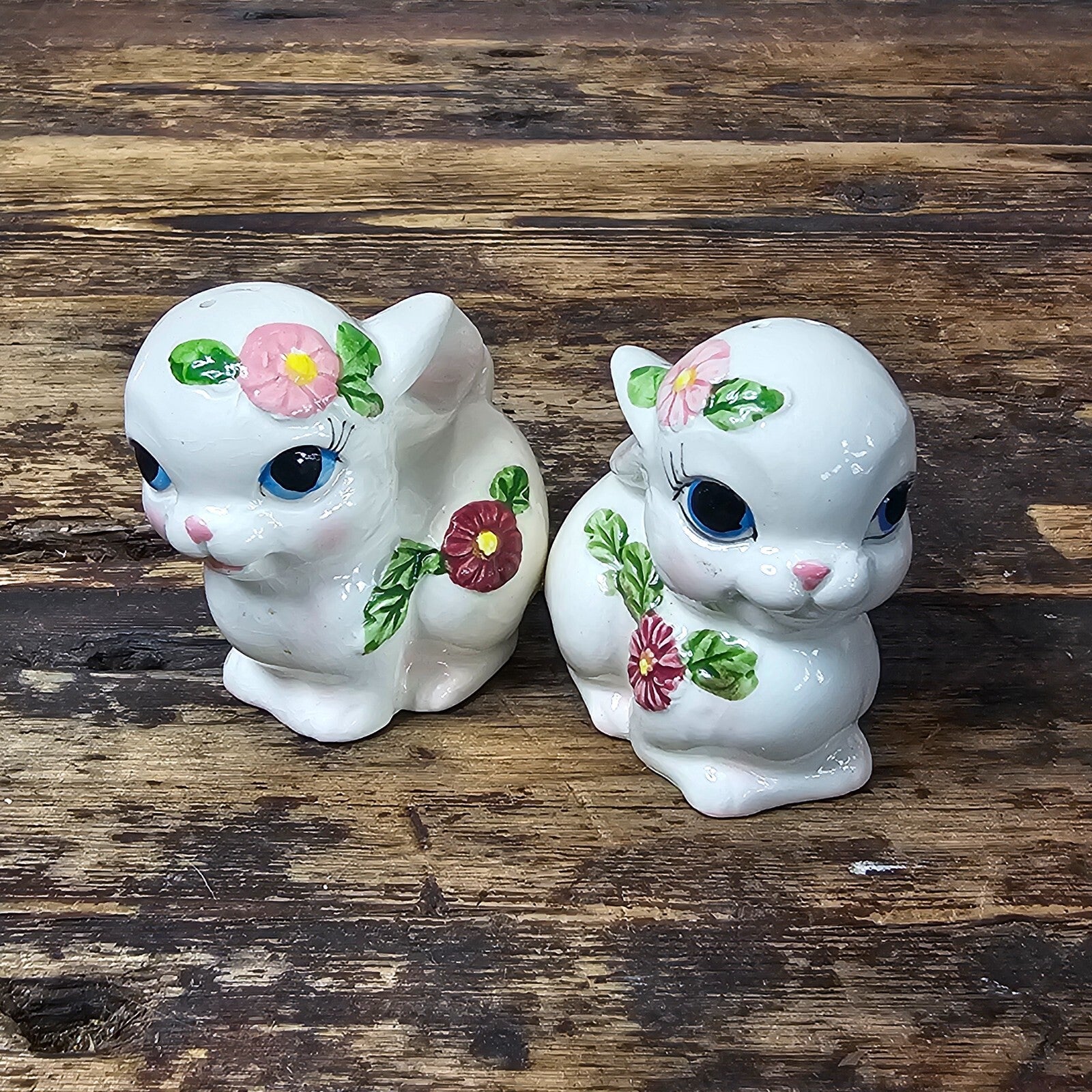 Vintage White Bunny Rabbits SALT & Pepper Shakers Floral Design Made In Japan