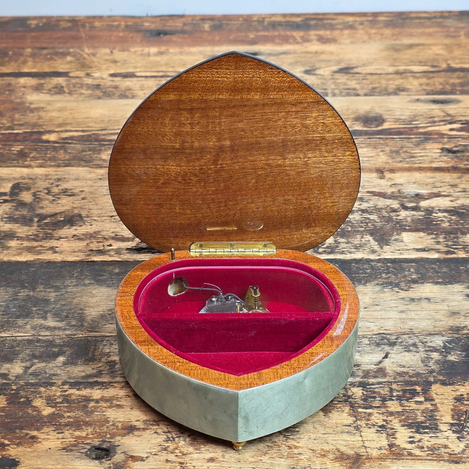 Reuge Inlaid Heart-Shaped Music Box – Sorrento Specialties / Made in Italy