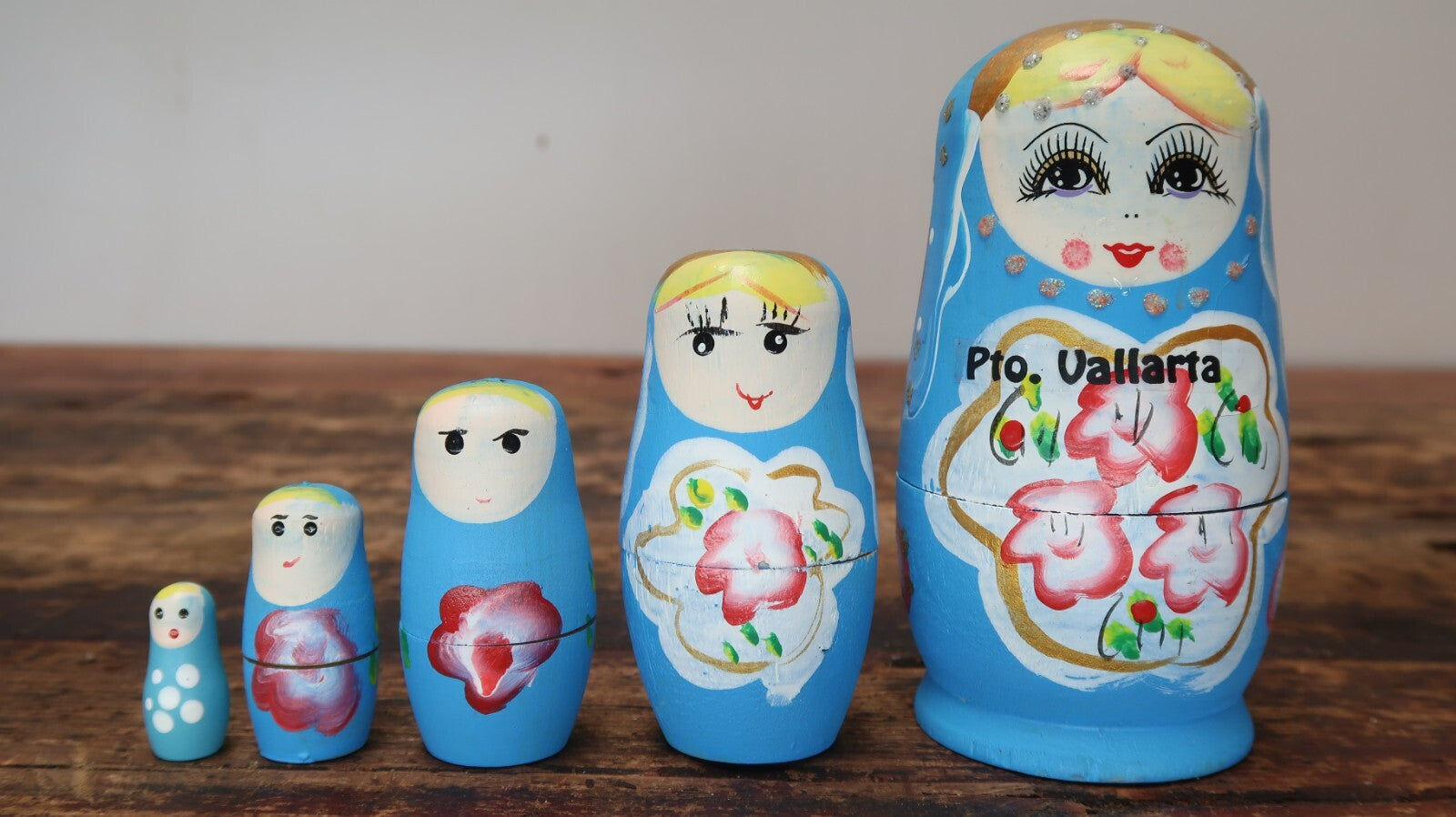 5 Hand Painted Nesting Russian Dolls Set Matryoshka Decor