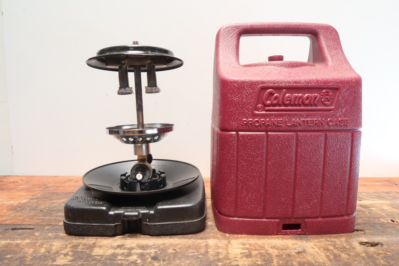 Century Double Mantle Lantern Model 7210 With Coleman Propane Lantern Case