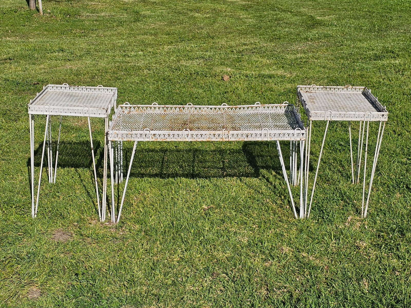 Mid-Century White Gothic Arch Metal Patio Table/Plant Stand Set - Hairpin Legs