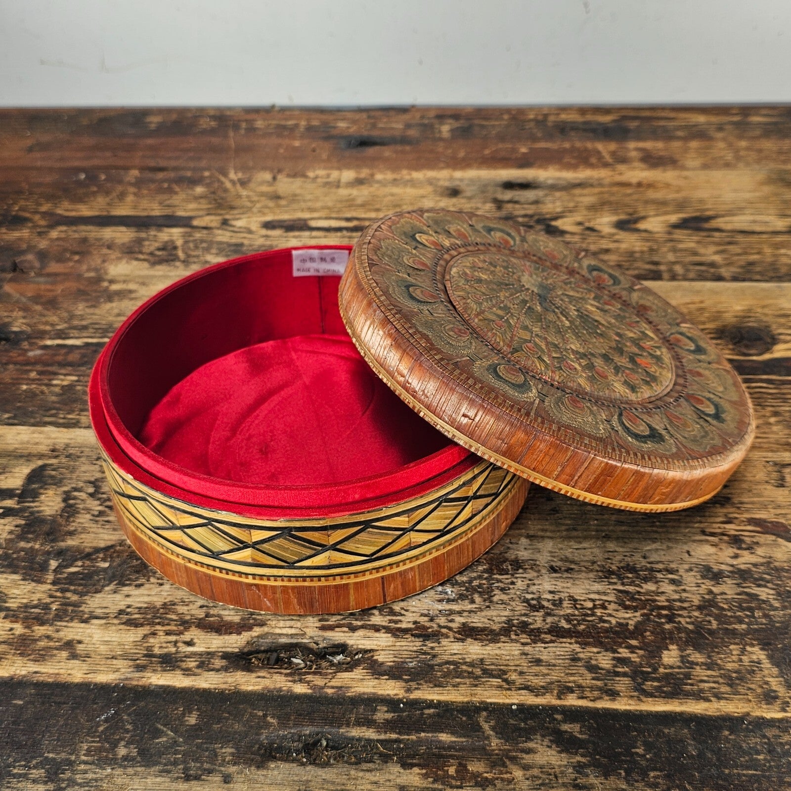 Circular Wood Straw Marquetry Trinket Box with Peacock Feather Pattern 7.5" Diam