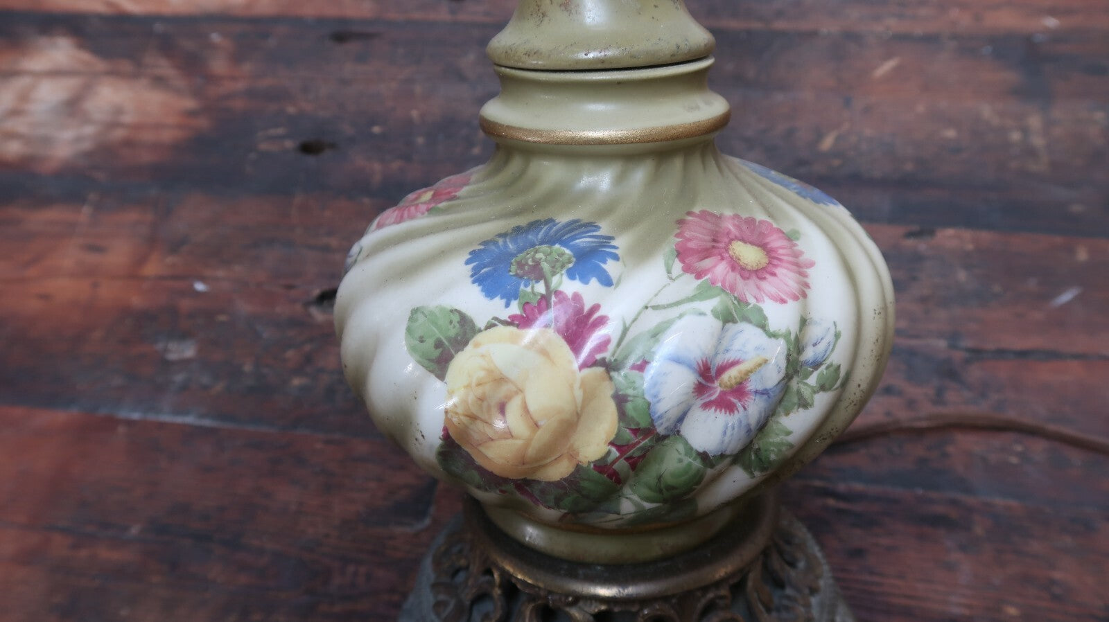 Antique Floral Design Tole and Brass Table Lamp 6.5" x 6.5" x H32.5" (To Harp)