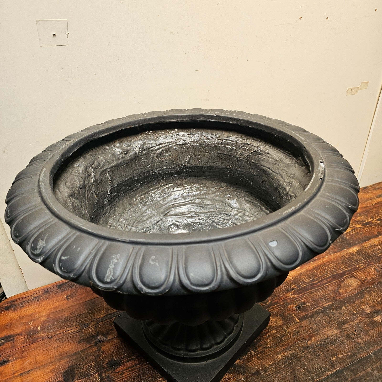 Fiber Clay Suffolk Urn Black Planter 22" Dia x 19" H
