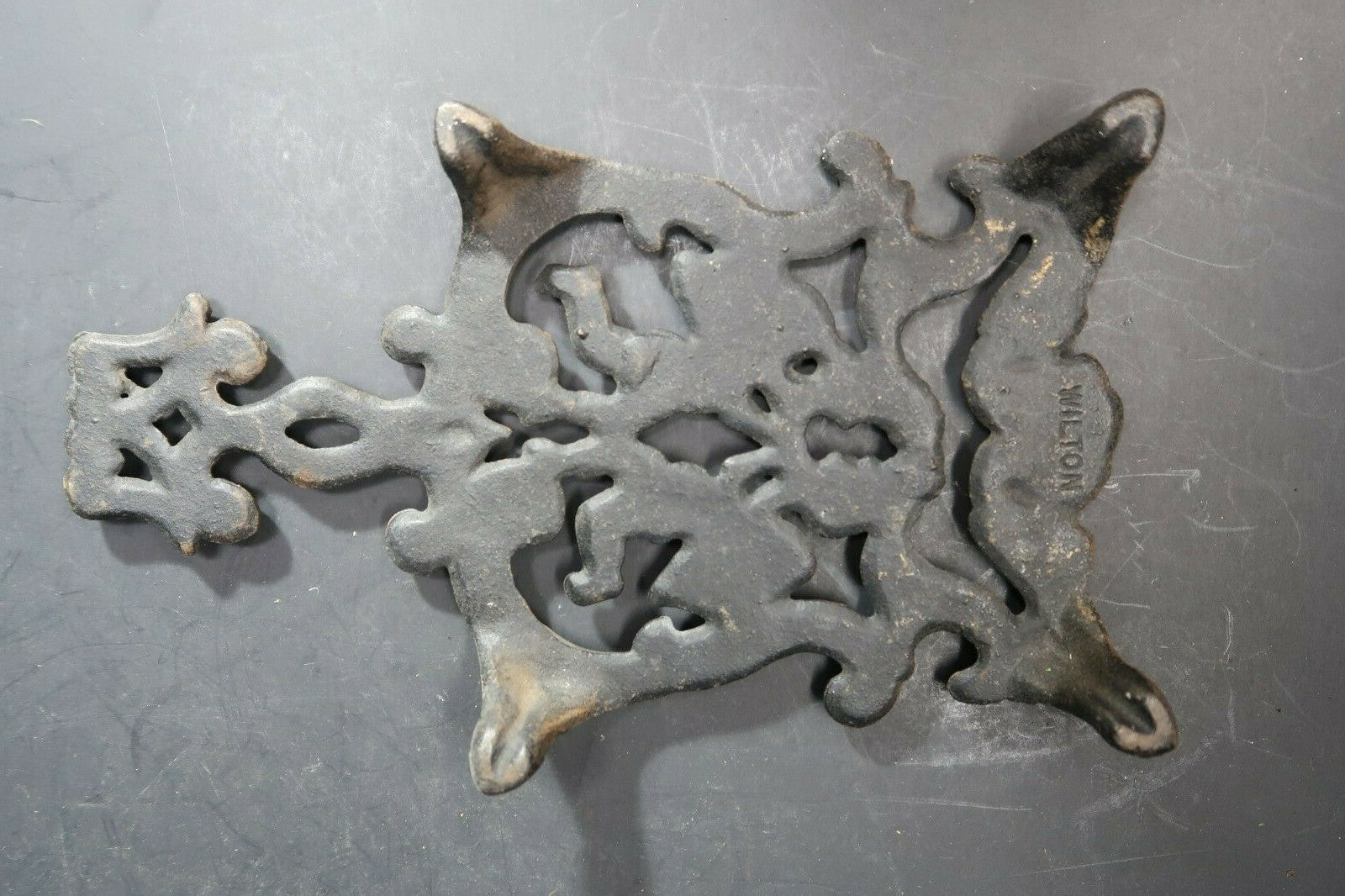 Vintage Wilton Cast Iron Trivet 2 Cherubs 4 Footed L 7.5" x W 4"