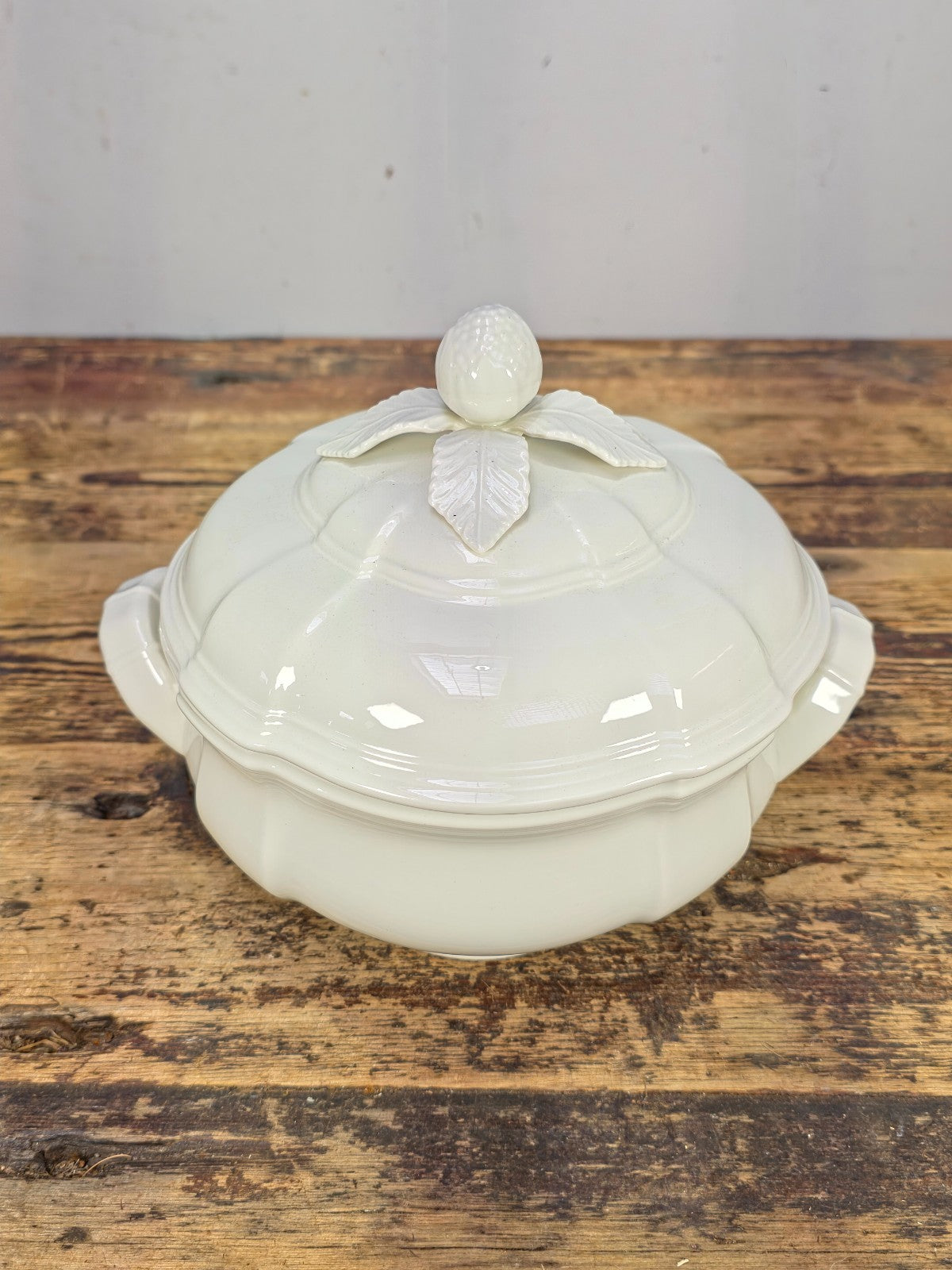 Villeroy & Boch Manoir Round Covered Vegetable 7.5"