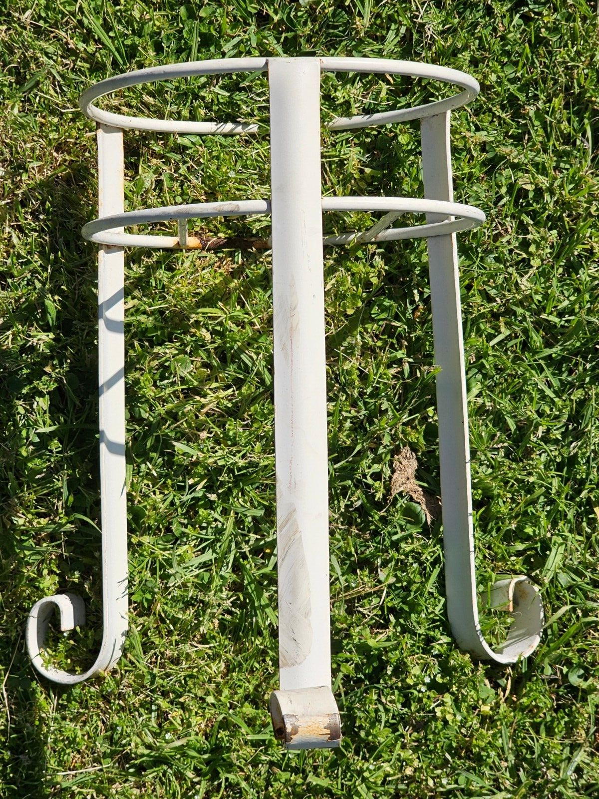 Vintage White Metal Scroll-Foot Plant Stand 15"H