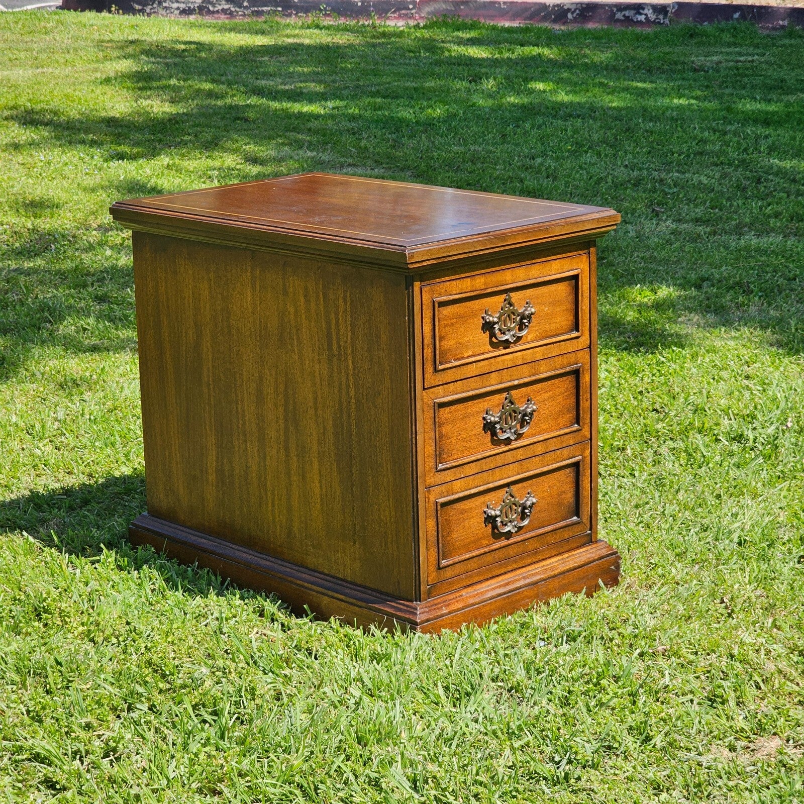 Brandt Furniture Mahogany Nightstand with Dual-Front Drawer 24"L x 15"W x 21"H