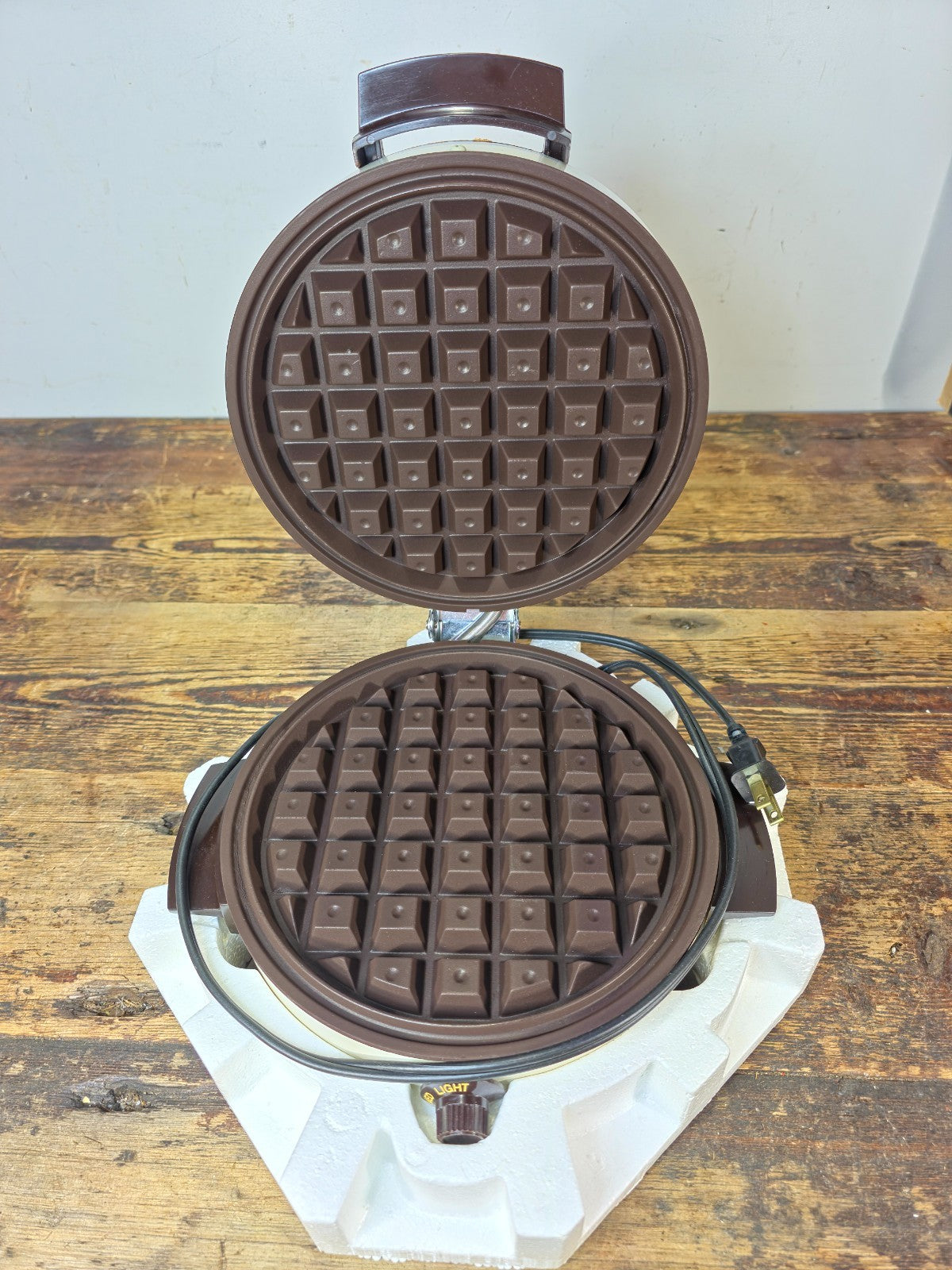 Vintage Toastmaster Belgian Waffler – Model 250 (NOS)