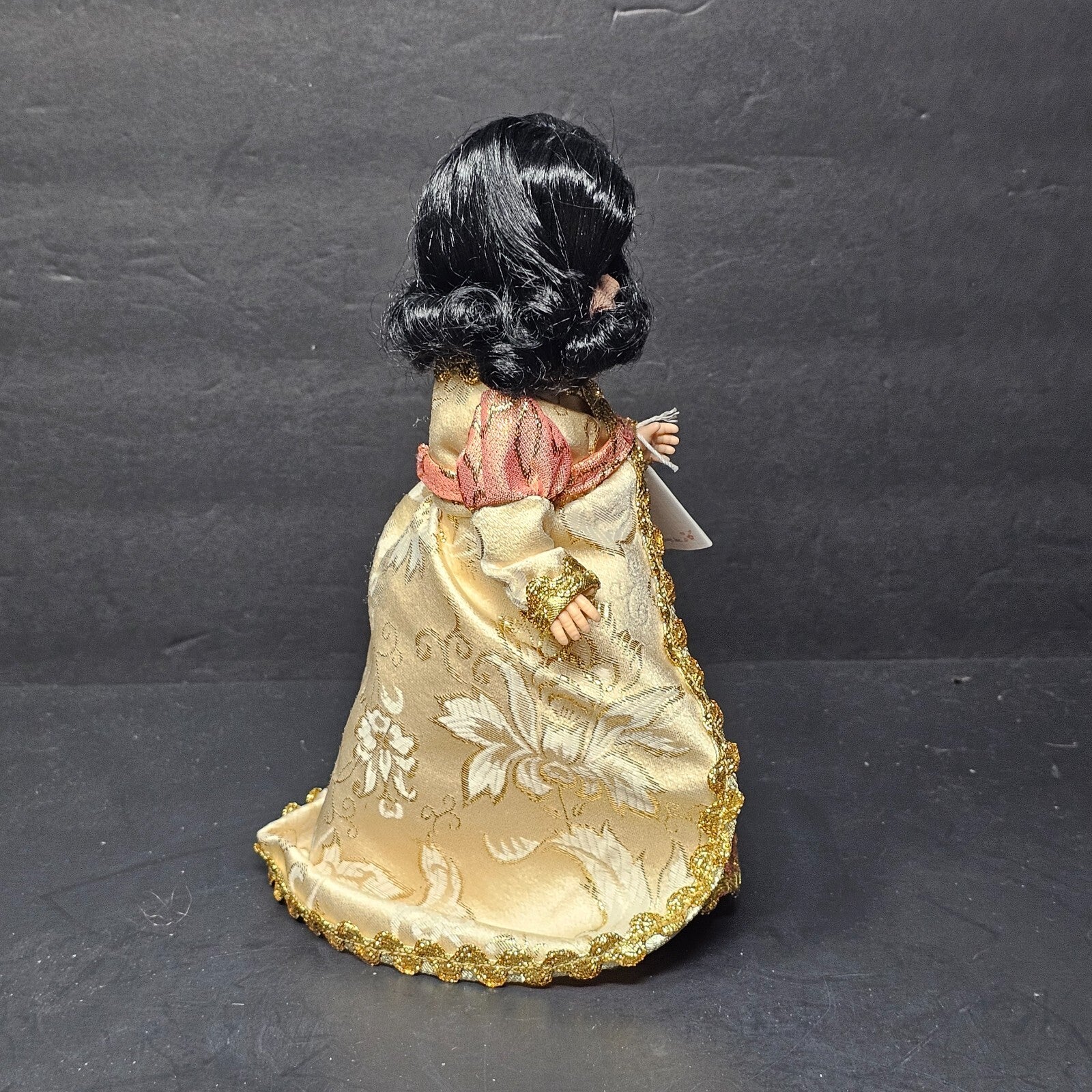 Madame Alexander 8" Golden Girl 2000 Style# 30560